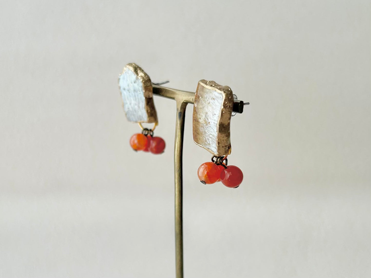 Imari Ware Kintsugi Titanium Earrings Gold Carnelian