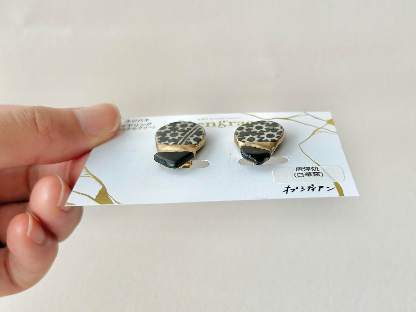 唐津焼 金継ぎ ネジバネ式イヤリング 黒 白 三嶋文 オプシディアン 天然石 伝統工芸 #220