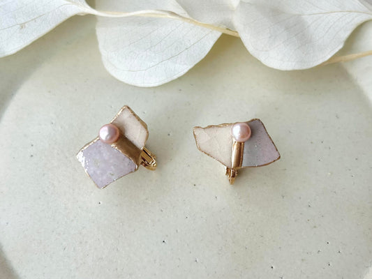 萩焼 金継ぎ ネジバネ式イヤリング ピンク 白色 淡水パール 天然石 伝統工芸 #222