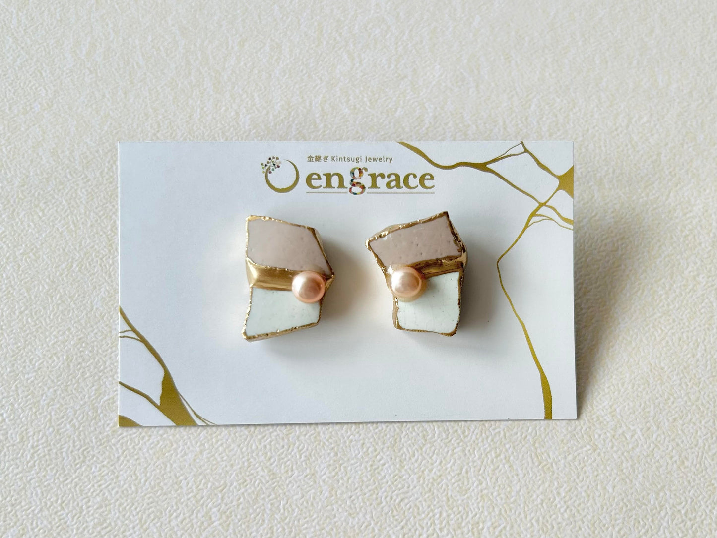 Imari Ware Kintsugi Titanium Earrings Gold Carnelian