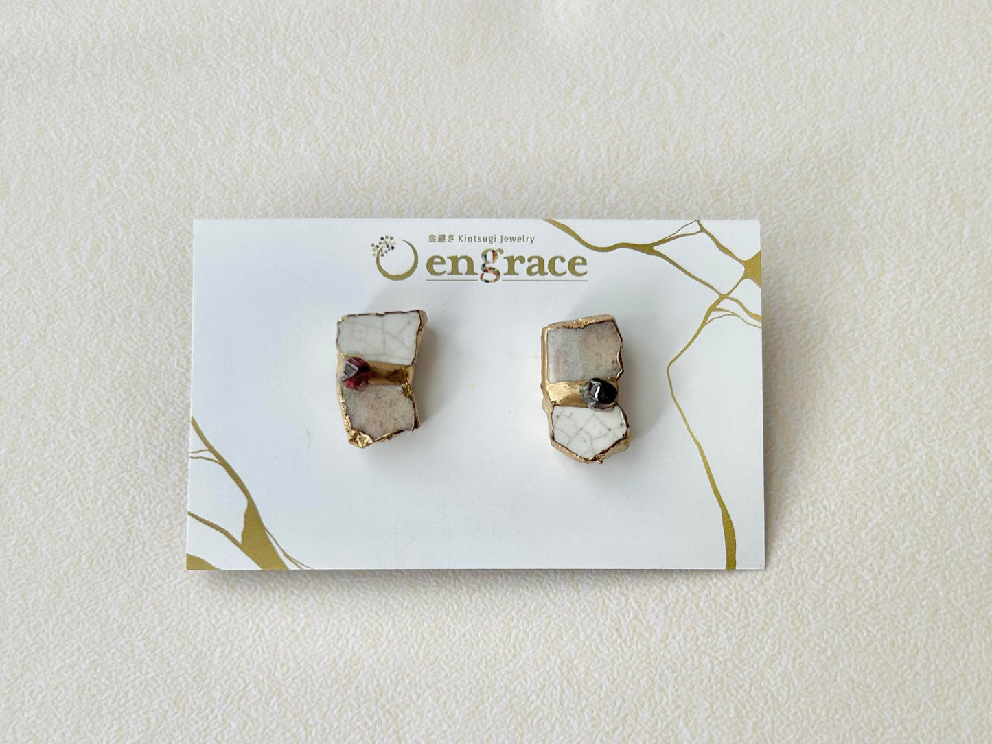 Imari Ware Kintsugi Titanium Earrings Gold Carnelian