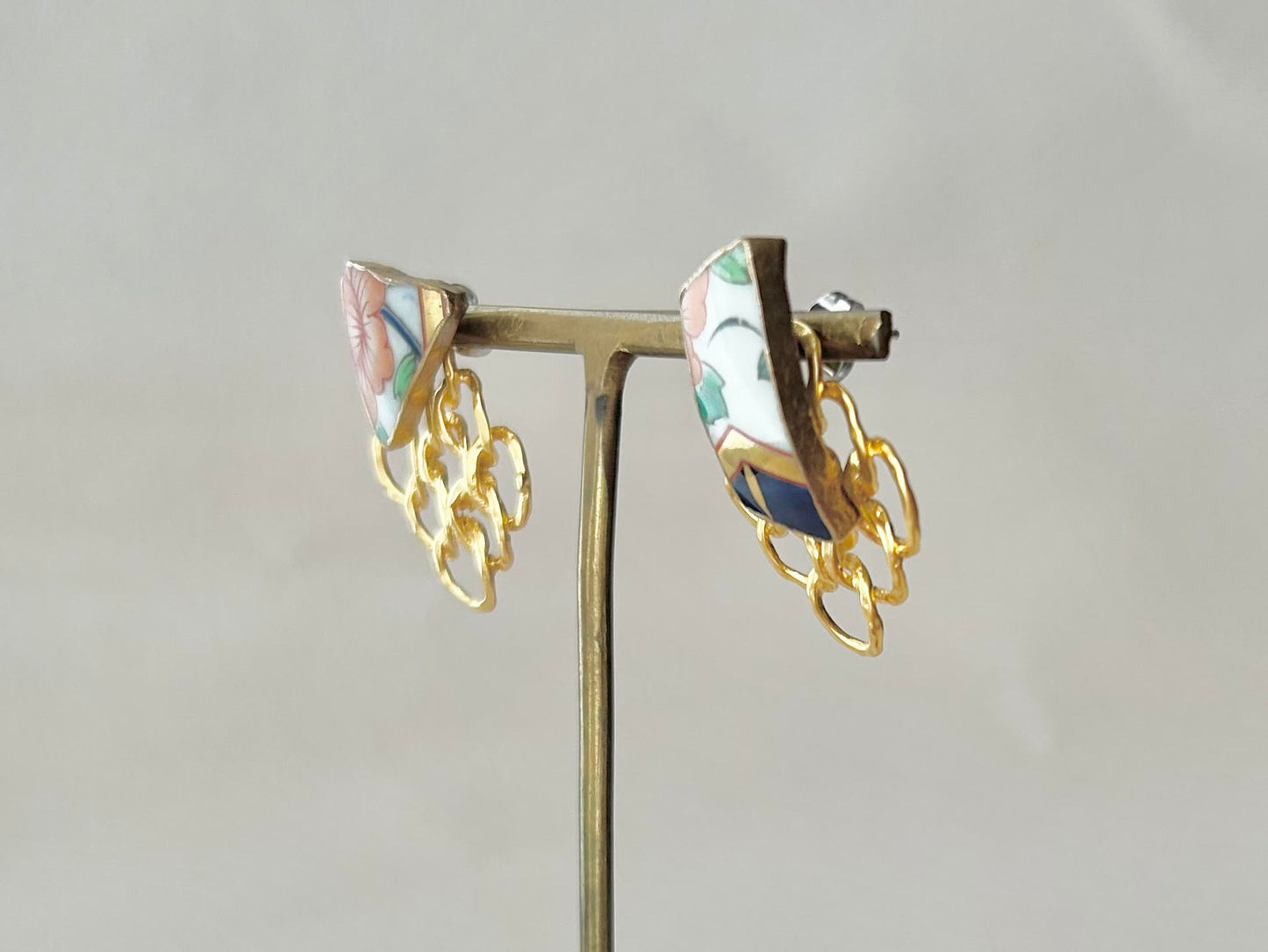 Imari Ware Kintsugi Titanium Earrings Gold Carnelian
