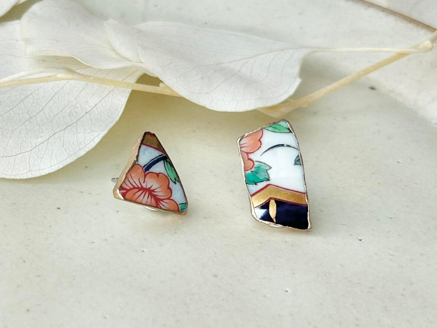 Imari Ware Kintsugi Titanium Earrings Gold Carnelian