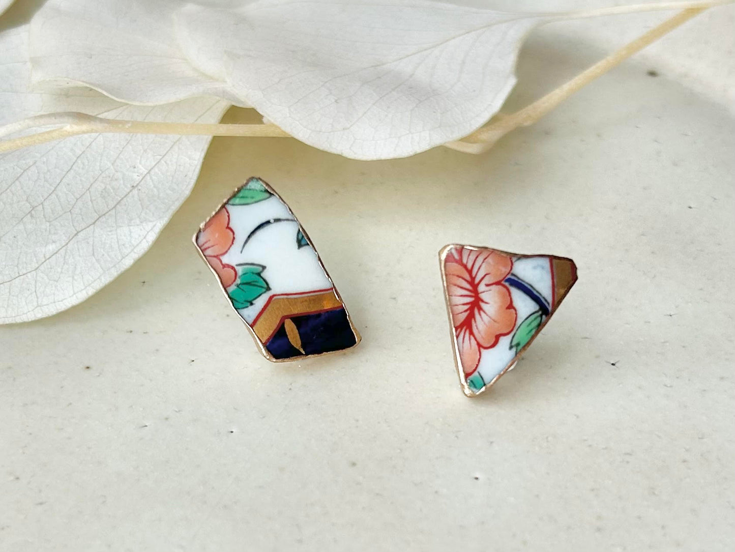 Imari Ware Kintsugi Titanium Earrings Gold Carnelian