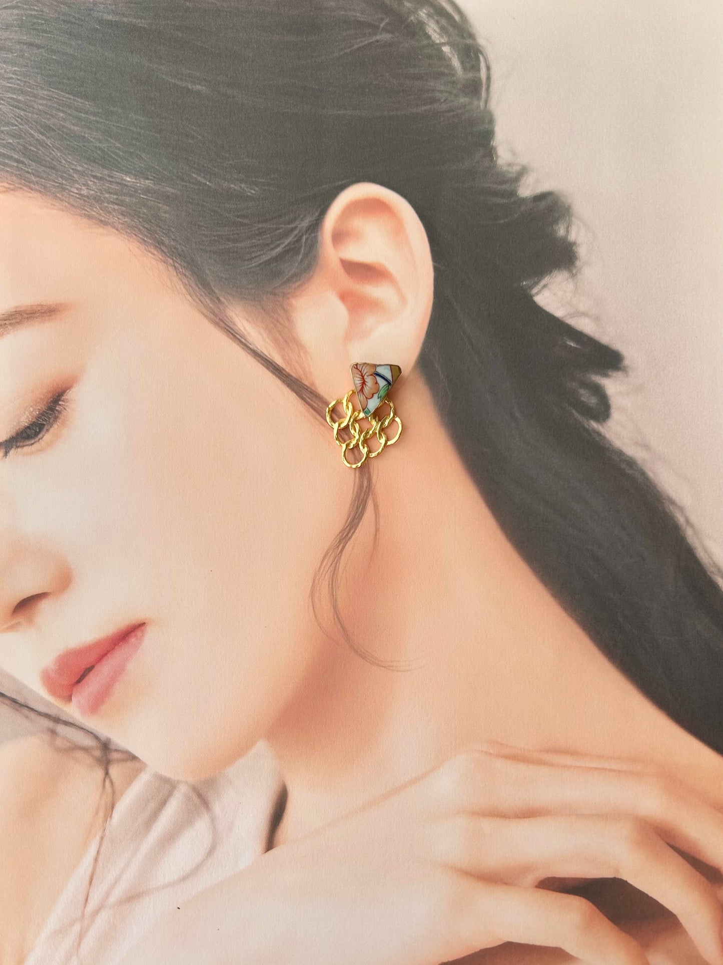 Imari Ware Kintsugi Titanium Earrings Gold Carnelian