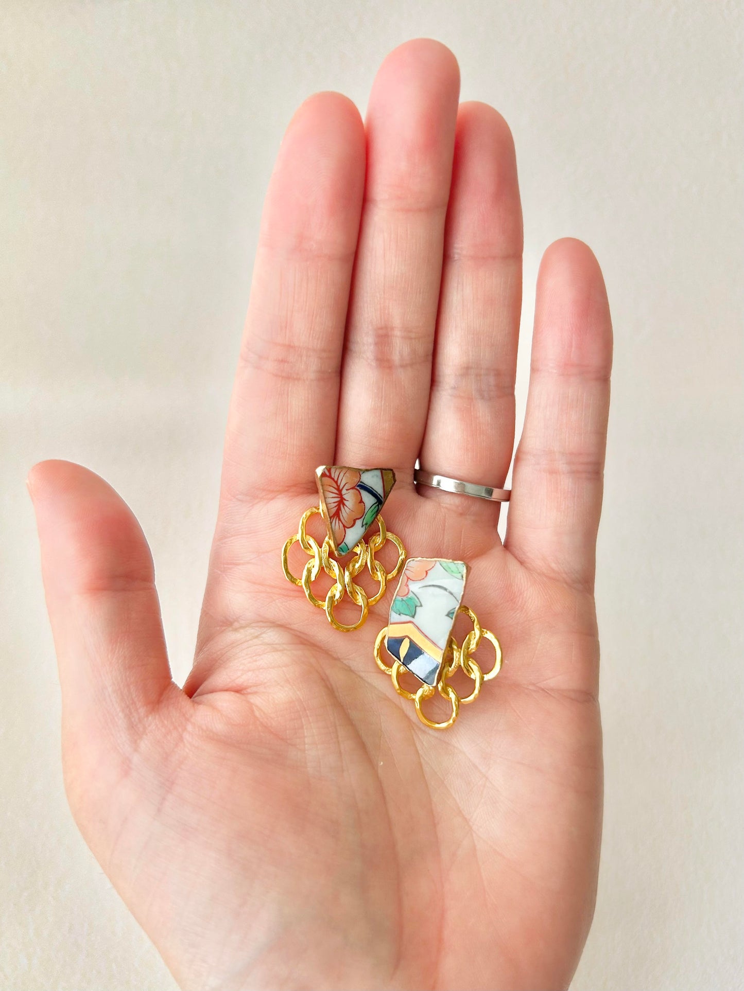 Imari Ware Kintsugi Titanium Earrings Gold Carnelian