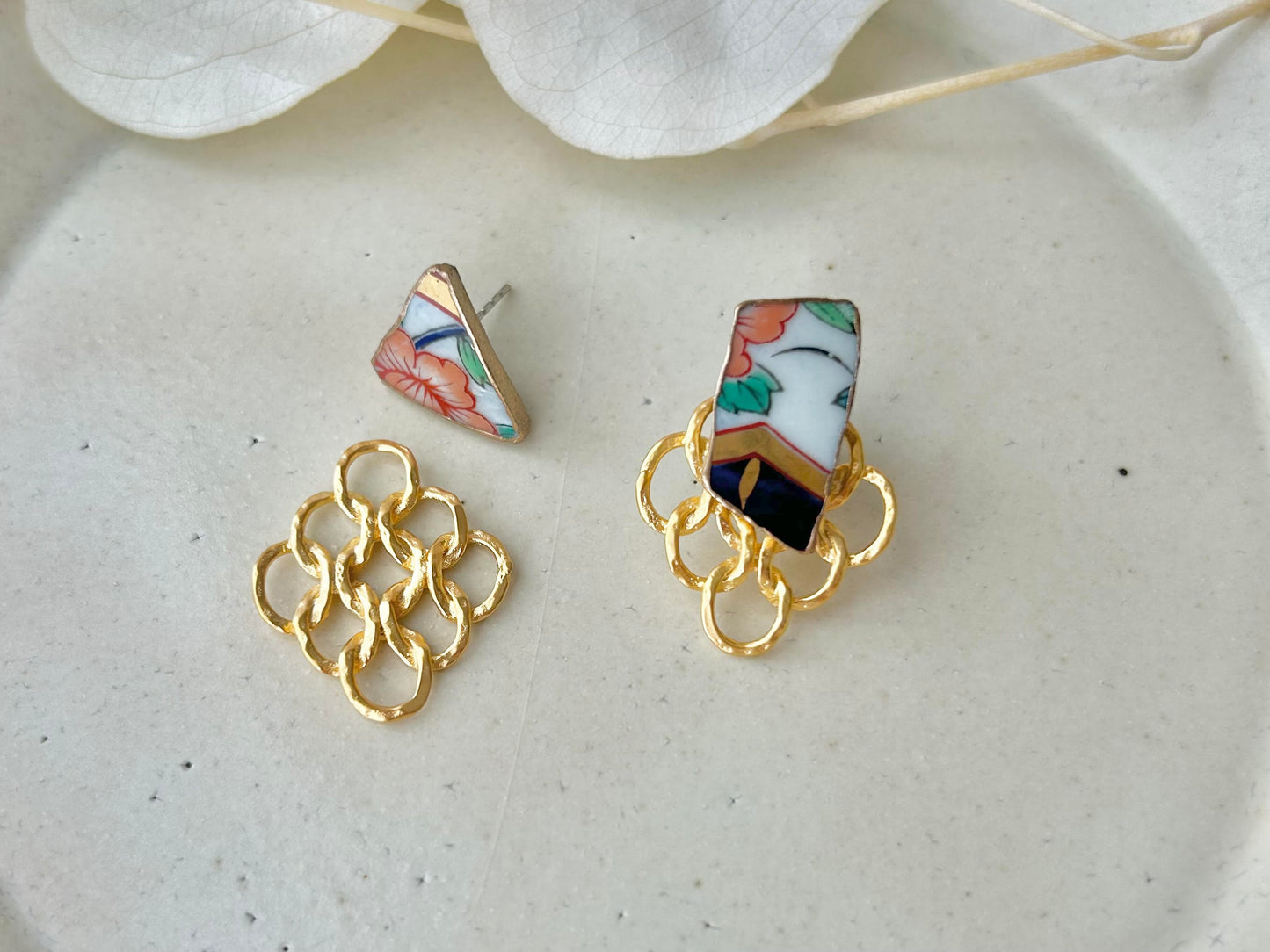 Imari Ware Kintsugi Titanium Earrings Gold Carnelian