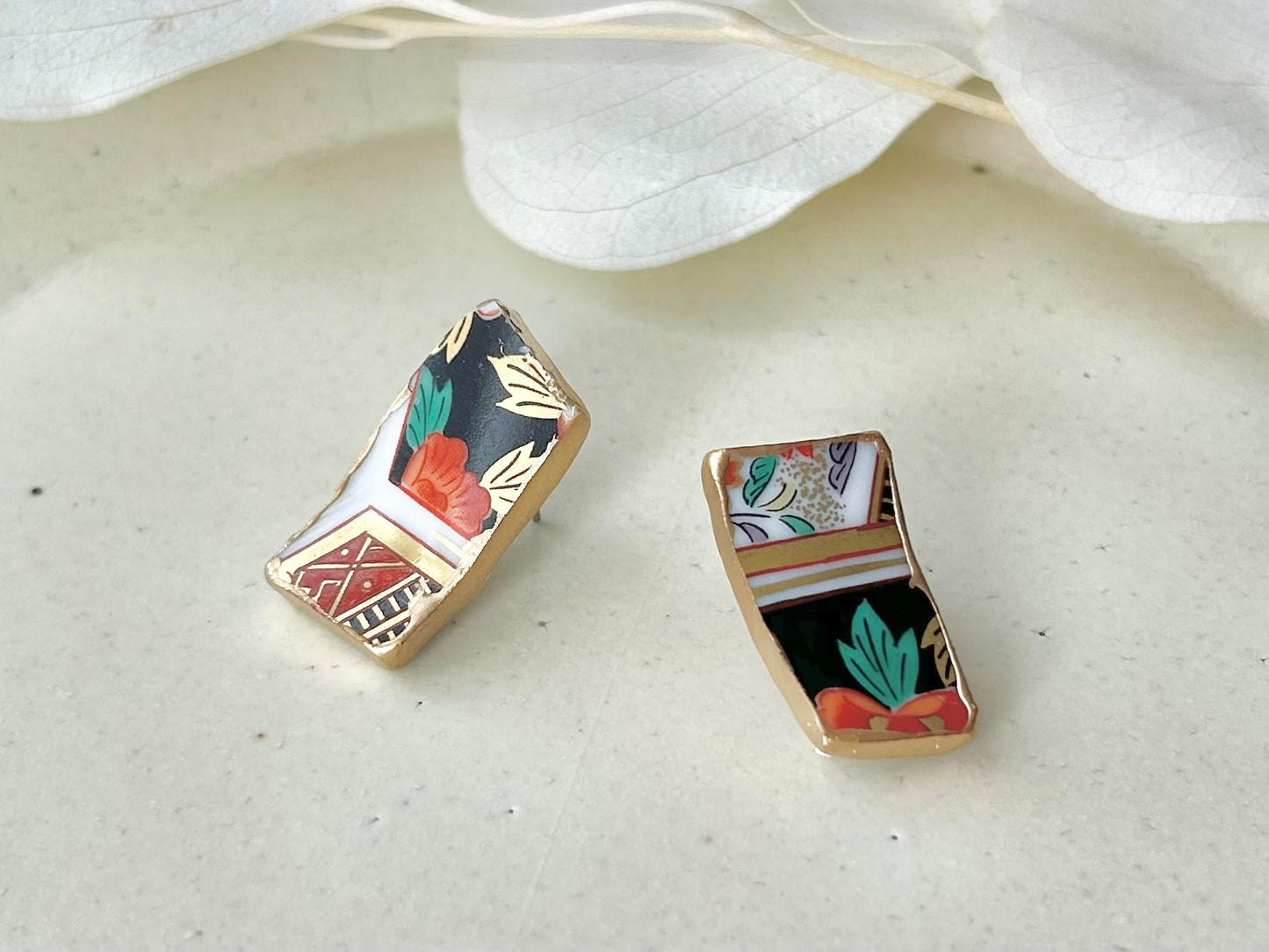 Imari Ware Kintsugi Titanium Earrings Gold Carnelian