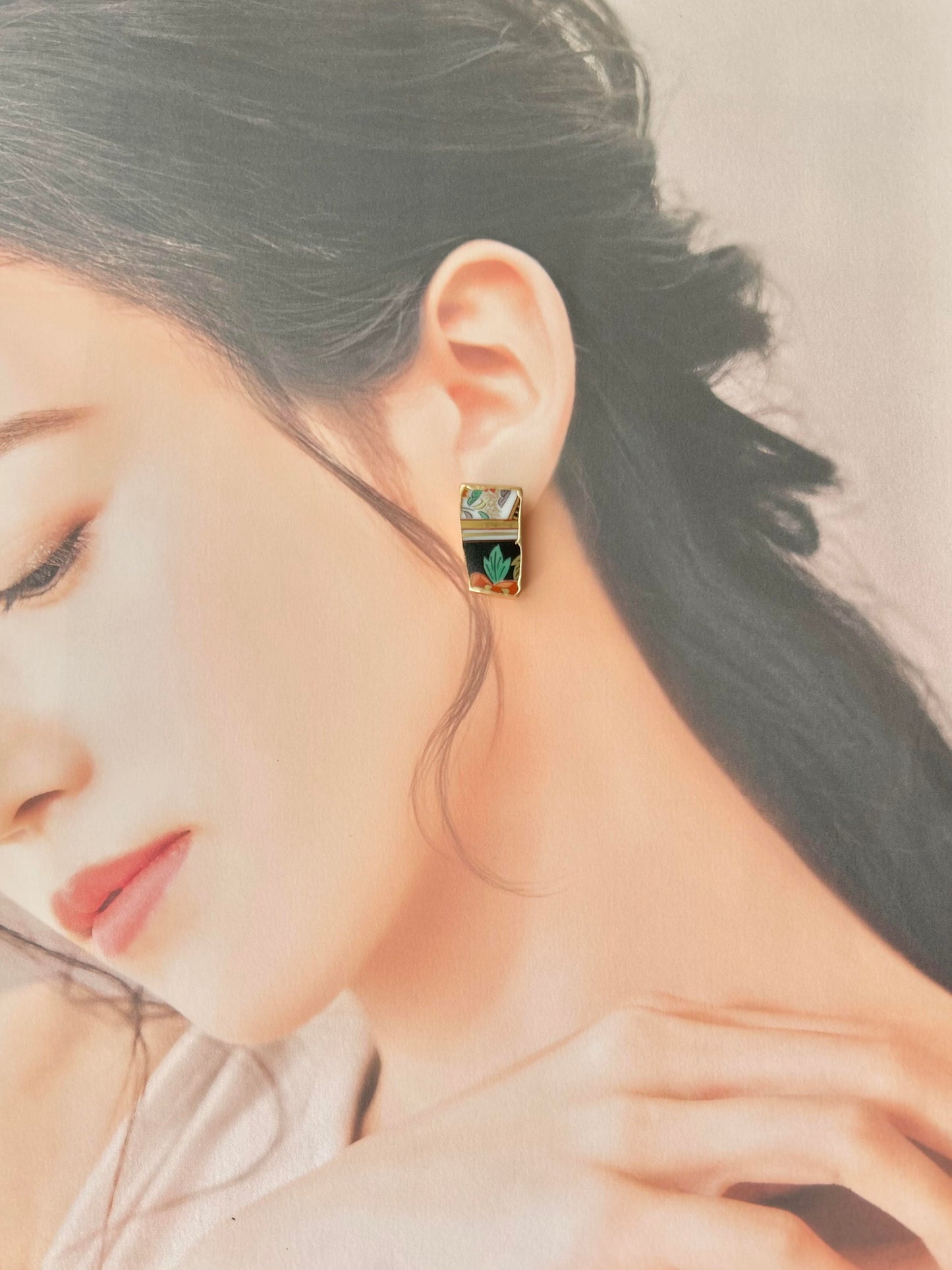 Imari Ware Kintsugi Titanium Earrings Gold Carnelian