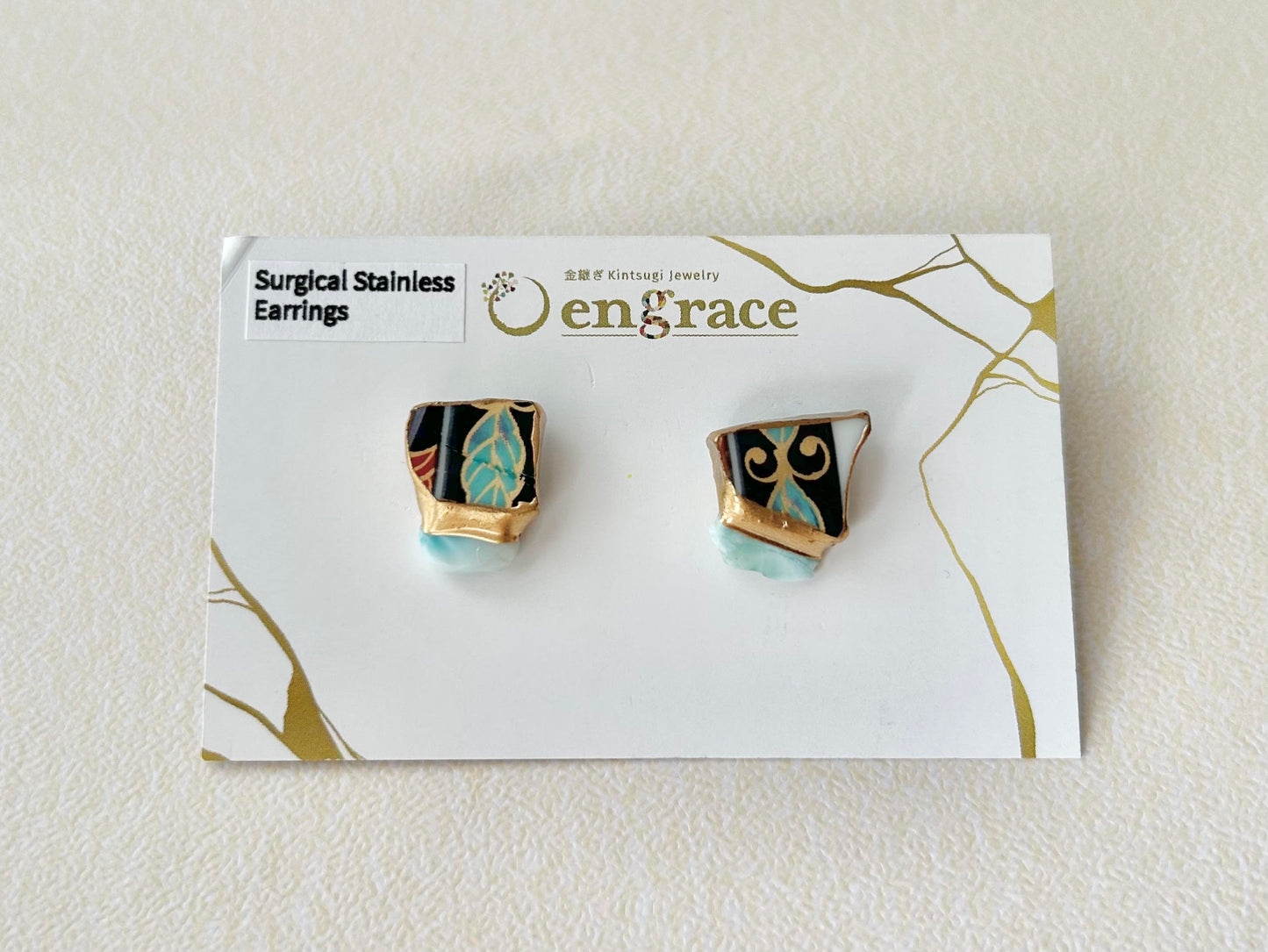 Imari Ware Kintsugi Titanium Earrings Gold Carnelian