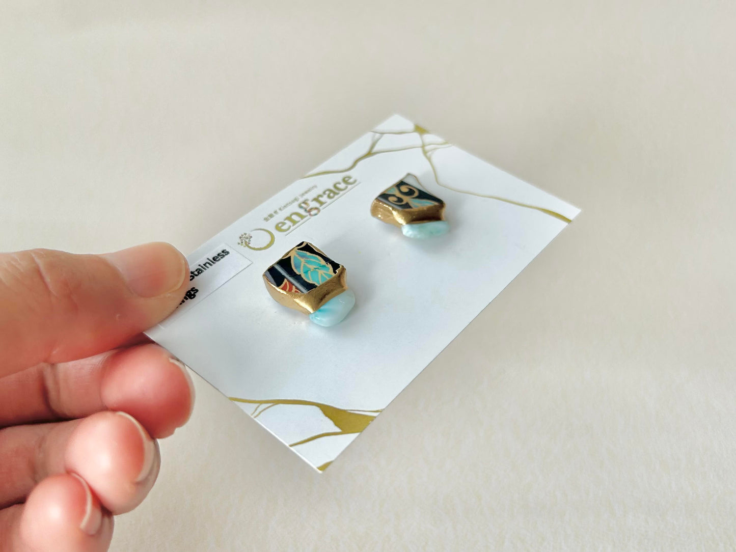 Imari Ware Kintsugi Titanium Earrings Gold Carnelian