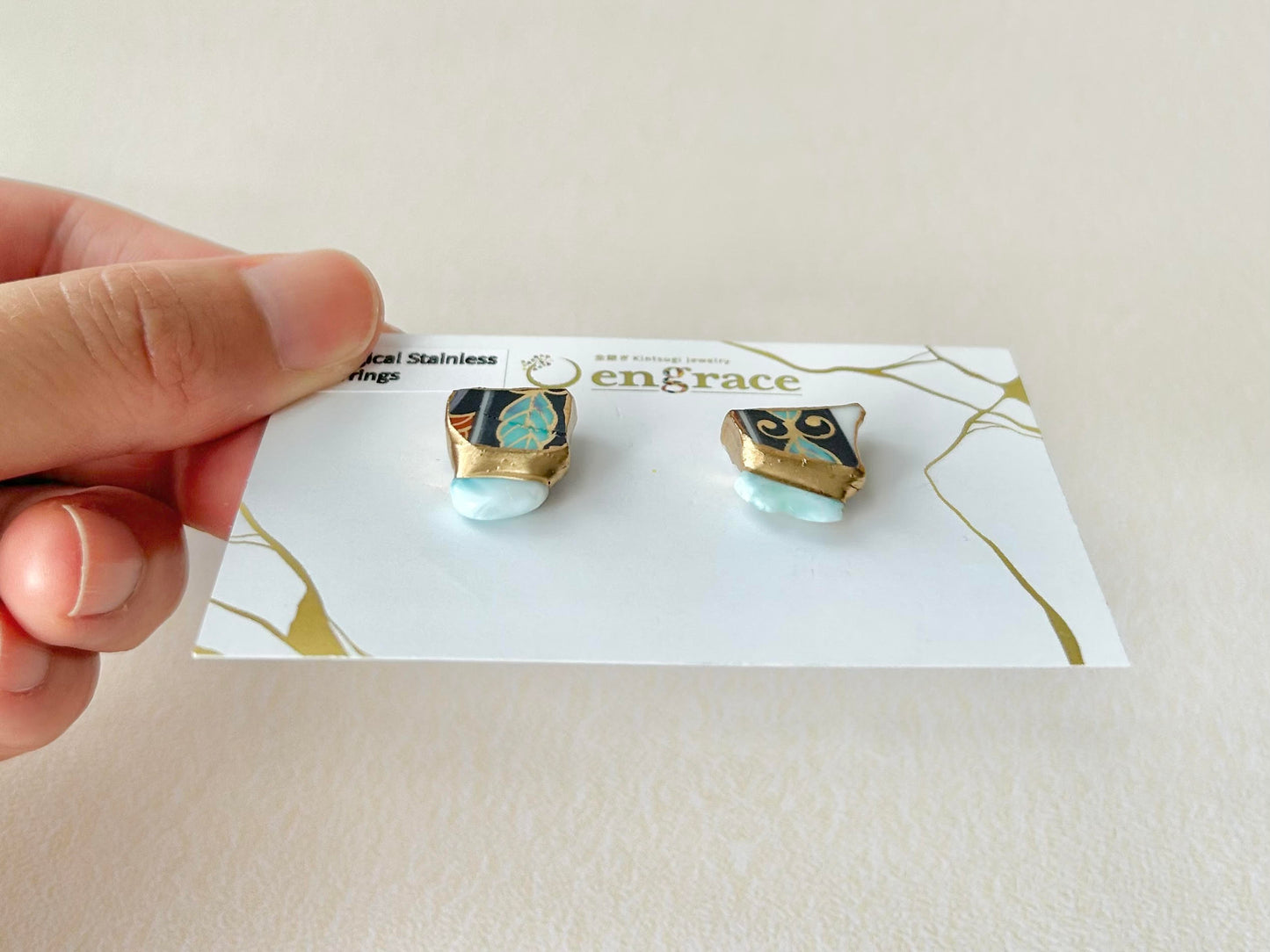 Imari Ware Kintsugi Titanium Earrings Gold Carnelian