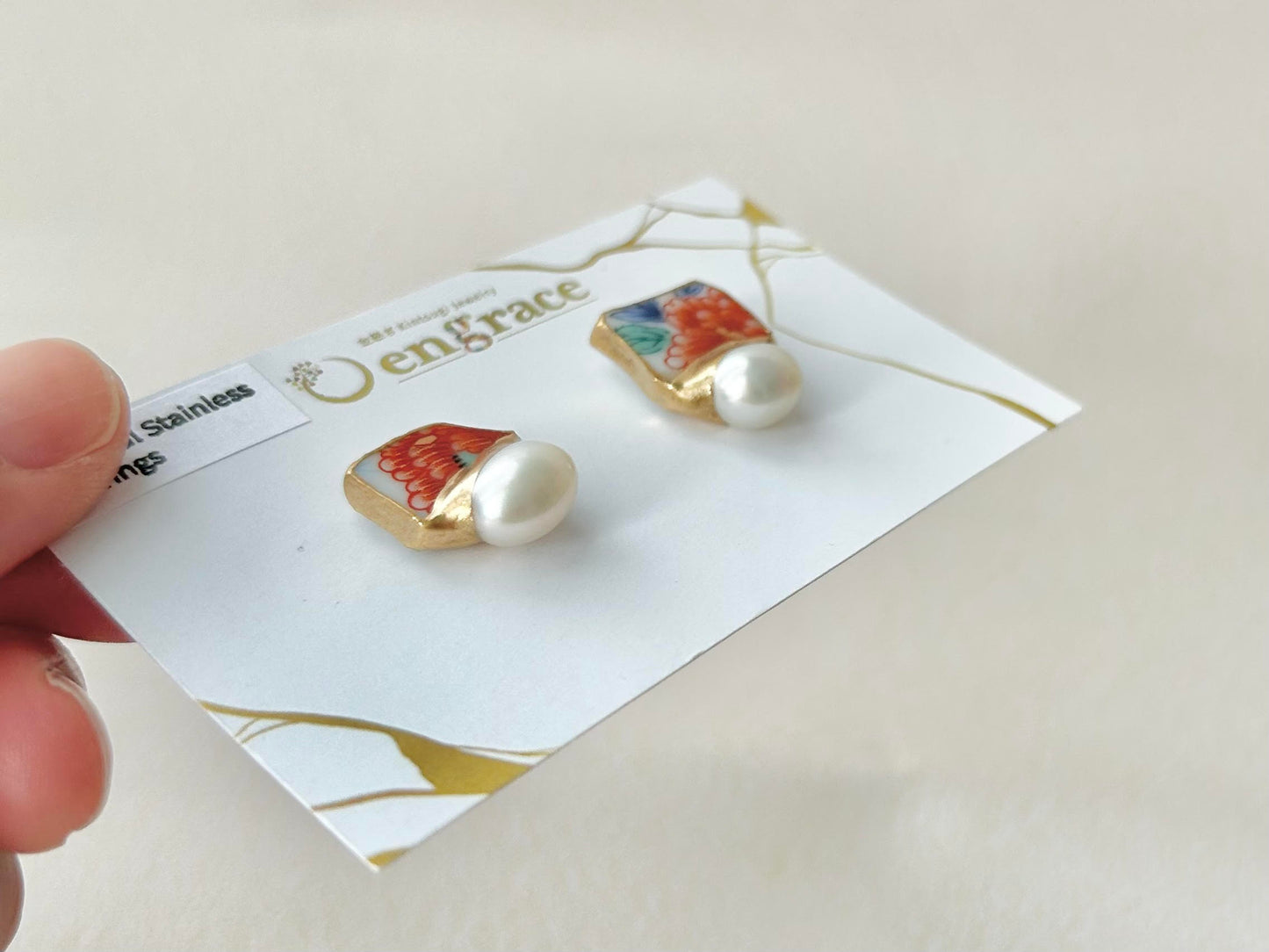 Imari Ware Kintsugi Titanium Earrings Gold Carnelian