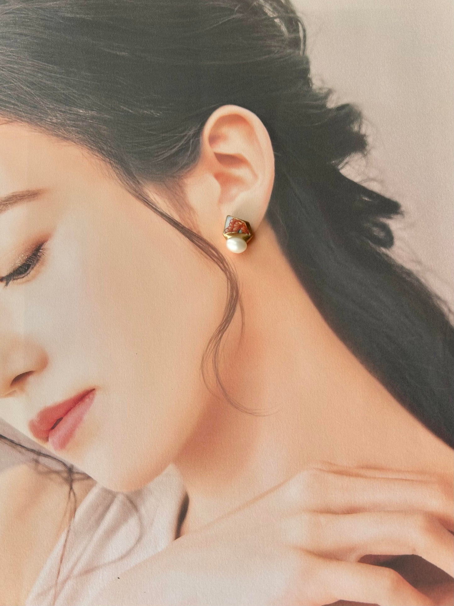 Imari Ware Kintsugi Titanium Earrings Gold Carnelian