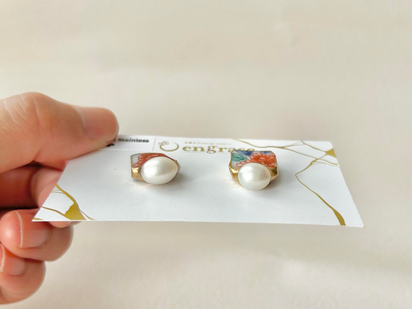 Imari Ware Kintsugi Titanium Earrings Gold Carnelian