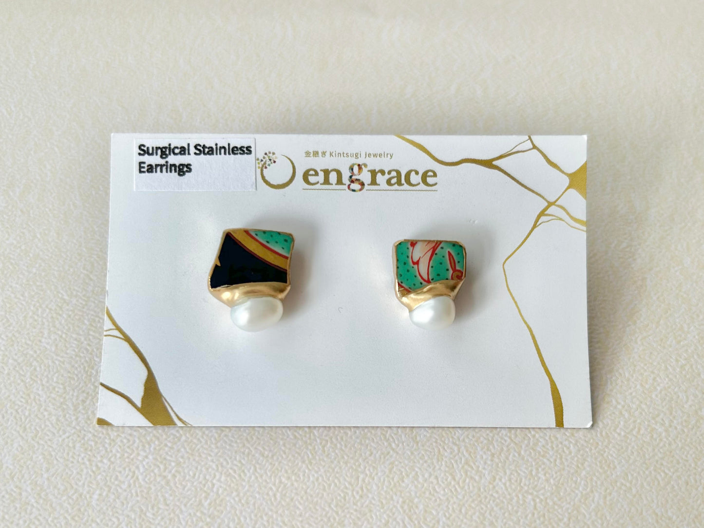 Imari Ware Kintsugi Titanium Earrings Gold Carnelian