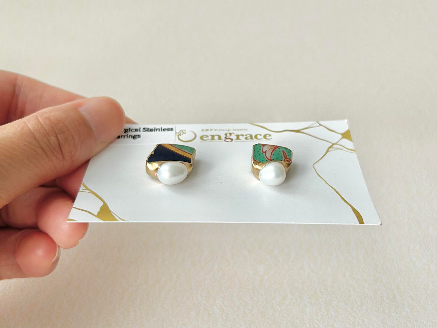 Imari Ware Kintsugi Titanium Earrings Gold Carnelian
