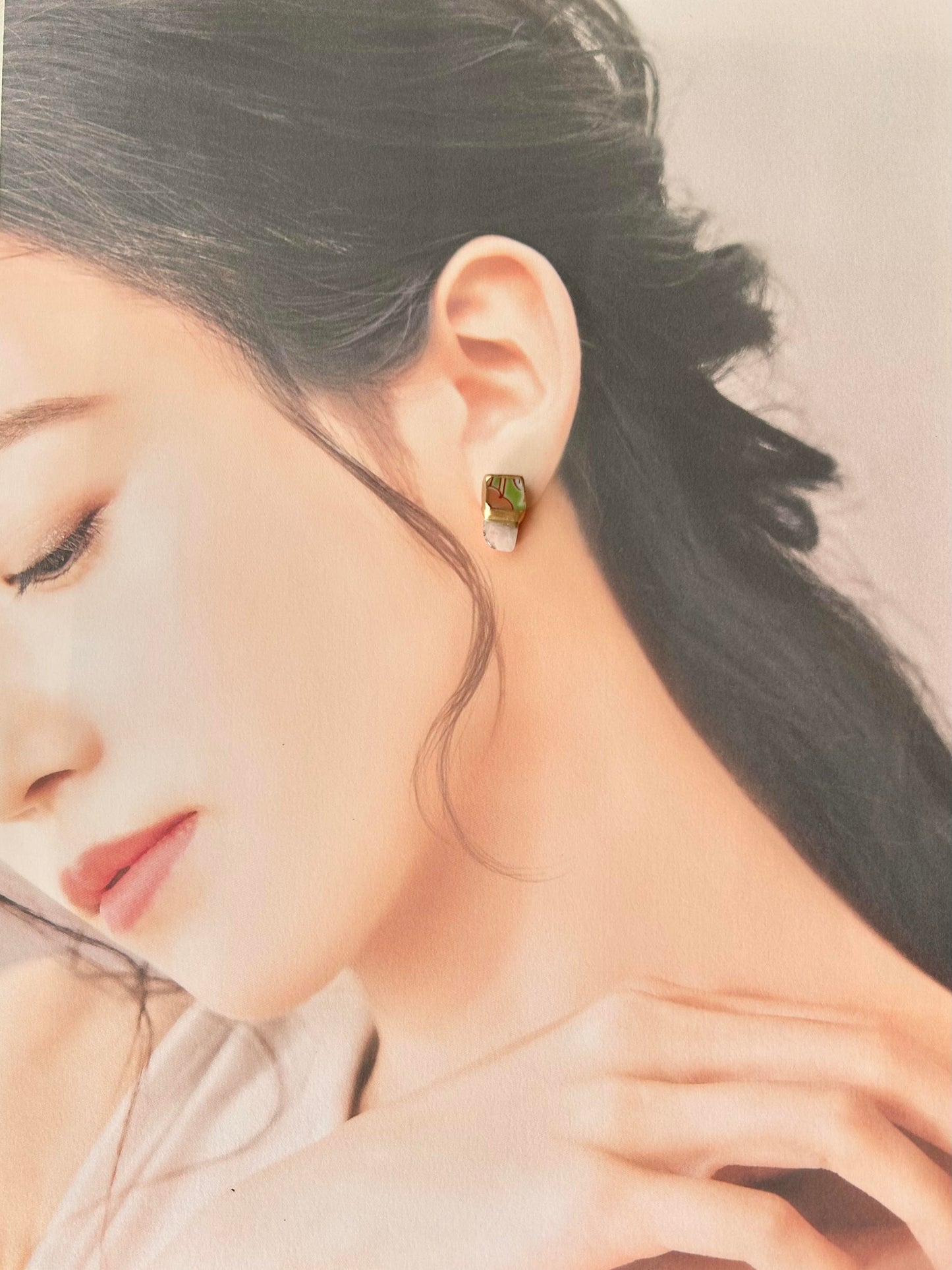 Imari Ware Kintsugi Titanium Earrings Gold Carnelian
