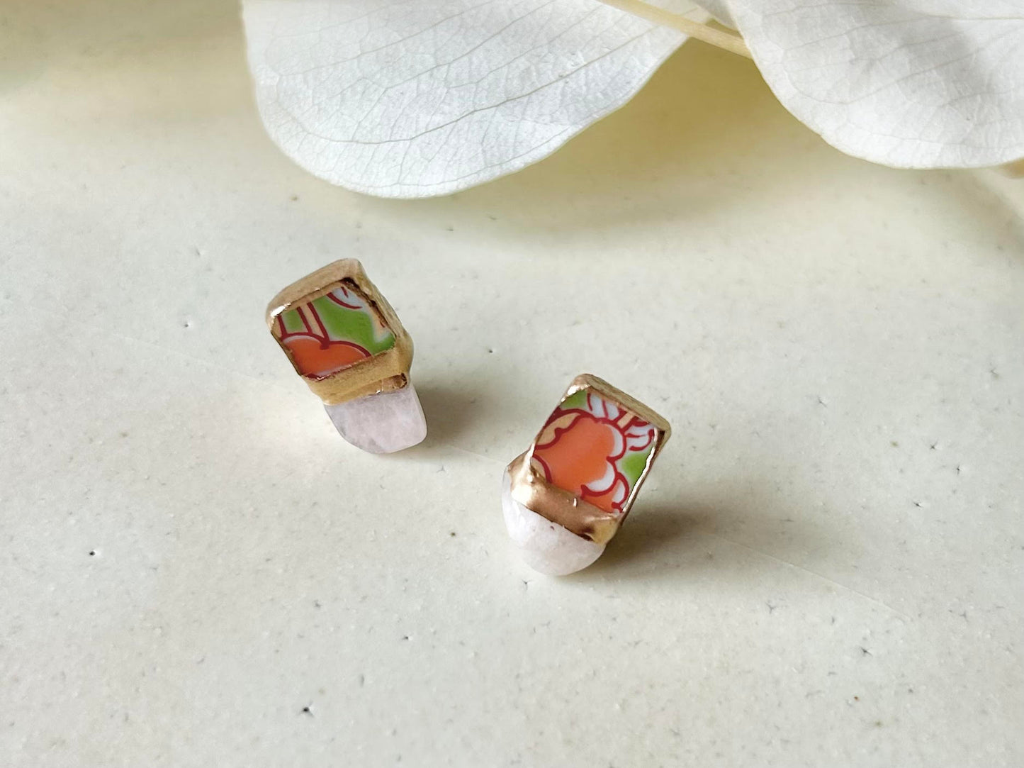 Imari Ware Kintsugi Titanium Earrings Gold Carnelian