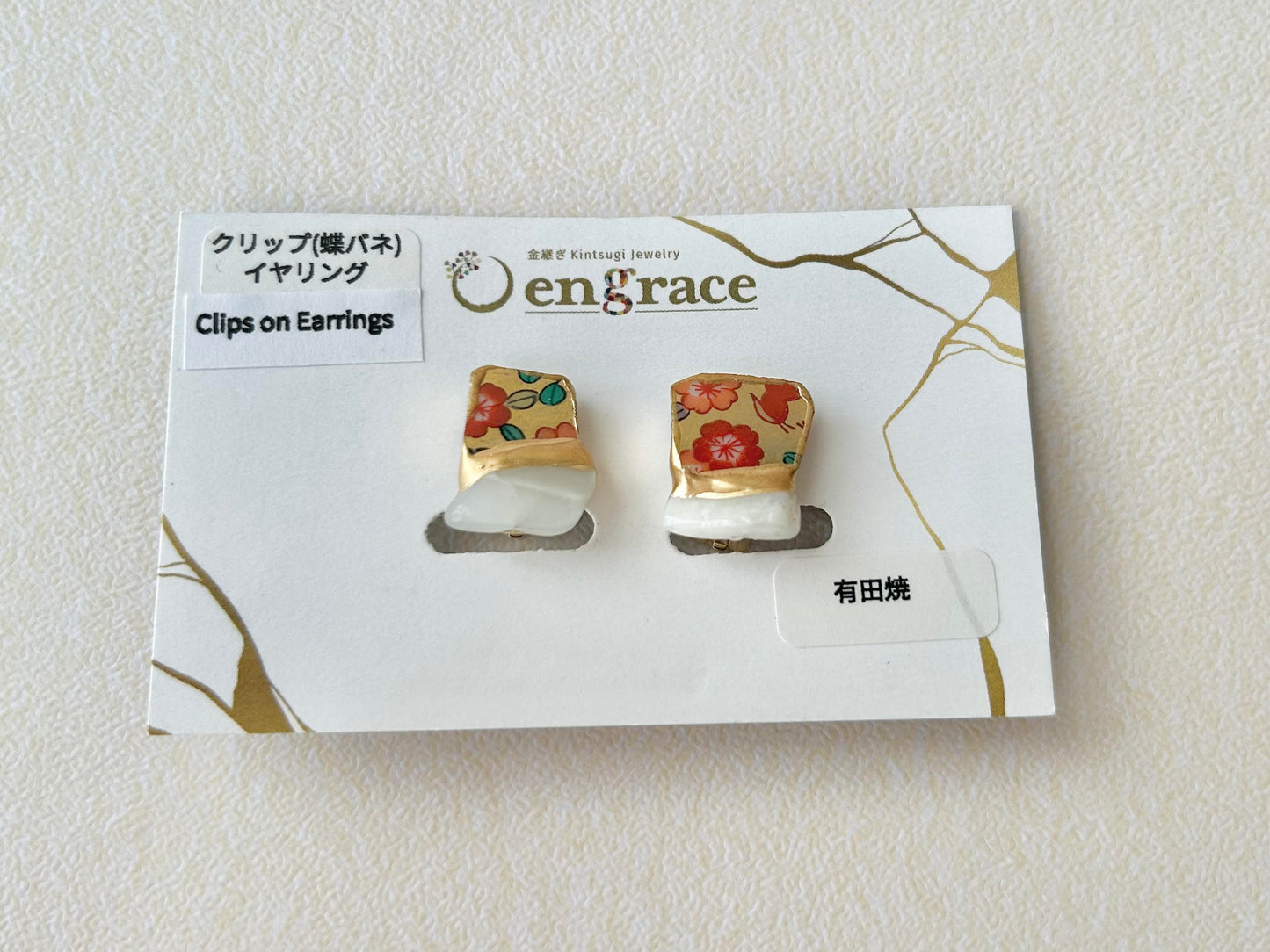 有田焼 金継ぎ 蝶バネクリップイヤリング 金色 赤い花柄 ムーンストーン 天然石 伝統工芸 #232