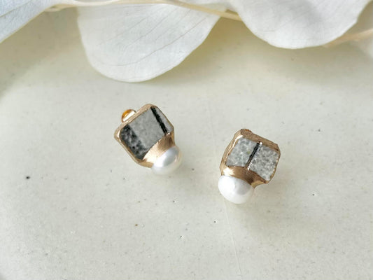 唐津焼 ネジバネ式イヤリング 金継ぎ グレー 淡水パール 天然石 伝統工芸 #233