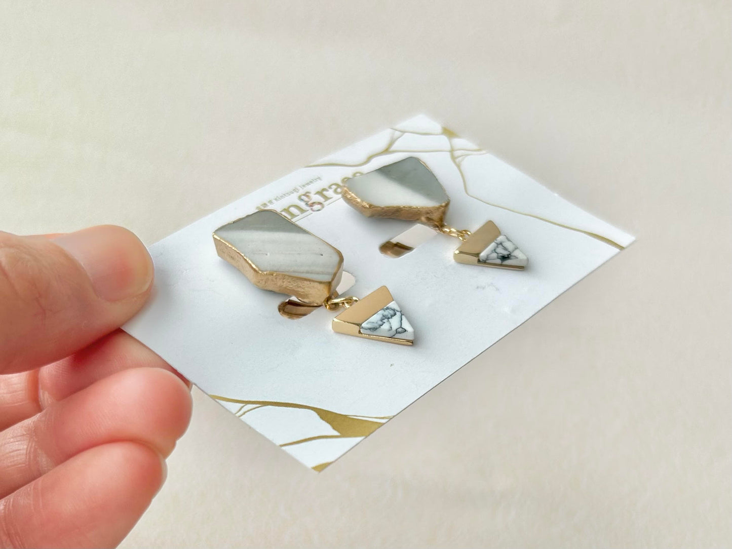 京焼 金継ぎ ネジバネ式イヤリング グレー 白 ハウライト 揺れる 天然石 伝統工芸 #235