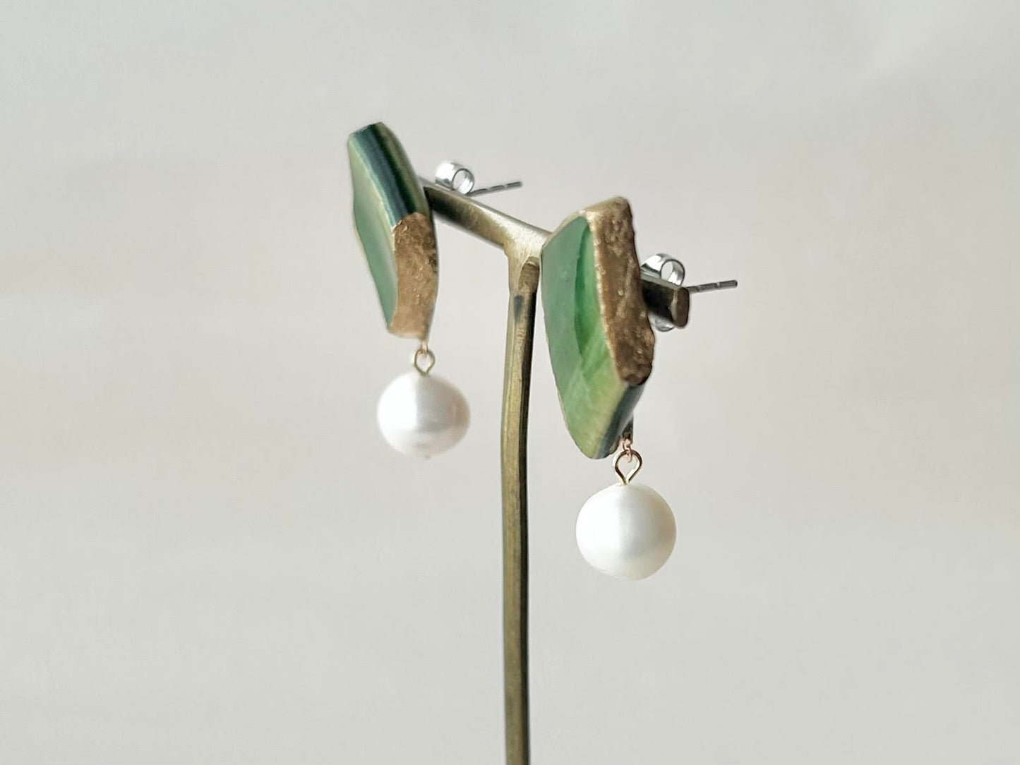 Imari Ware Kintsugi Titanium Earrings Gold Carnelian