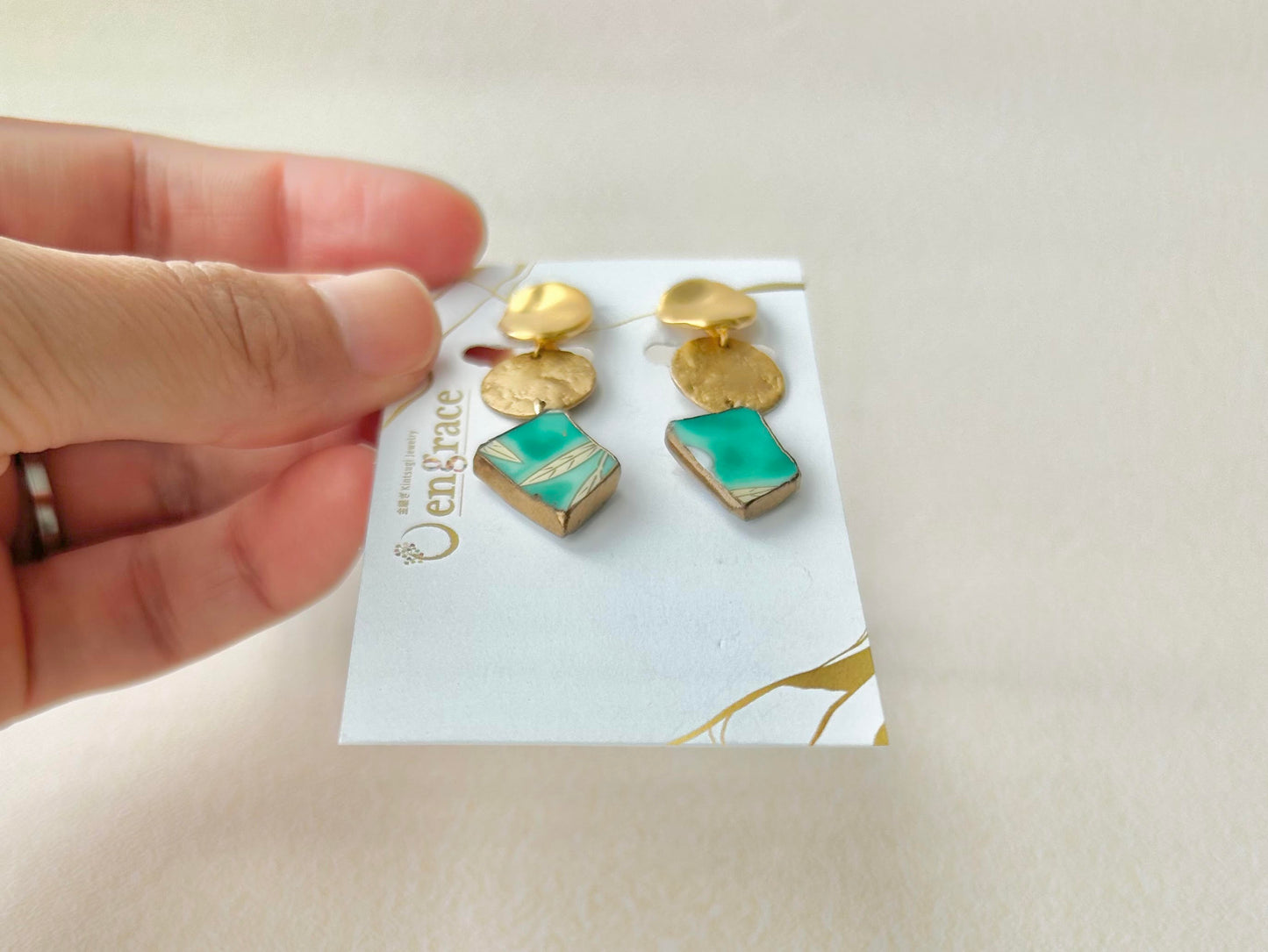 Imari Ware Kintsugi Titanium Earrings Gold Carnelian