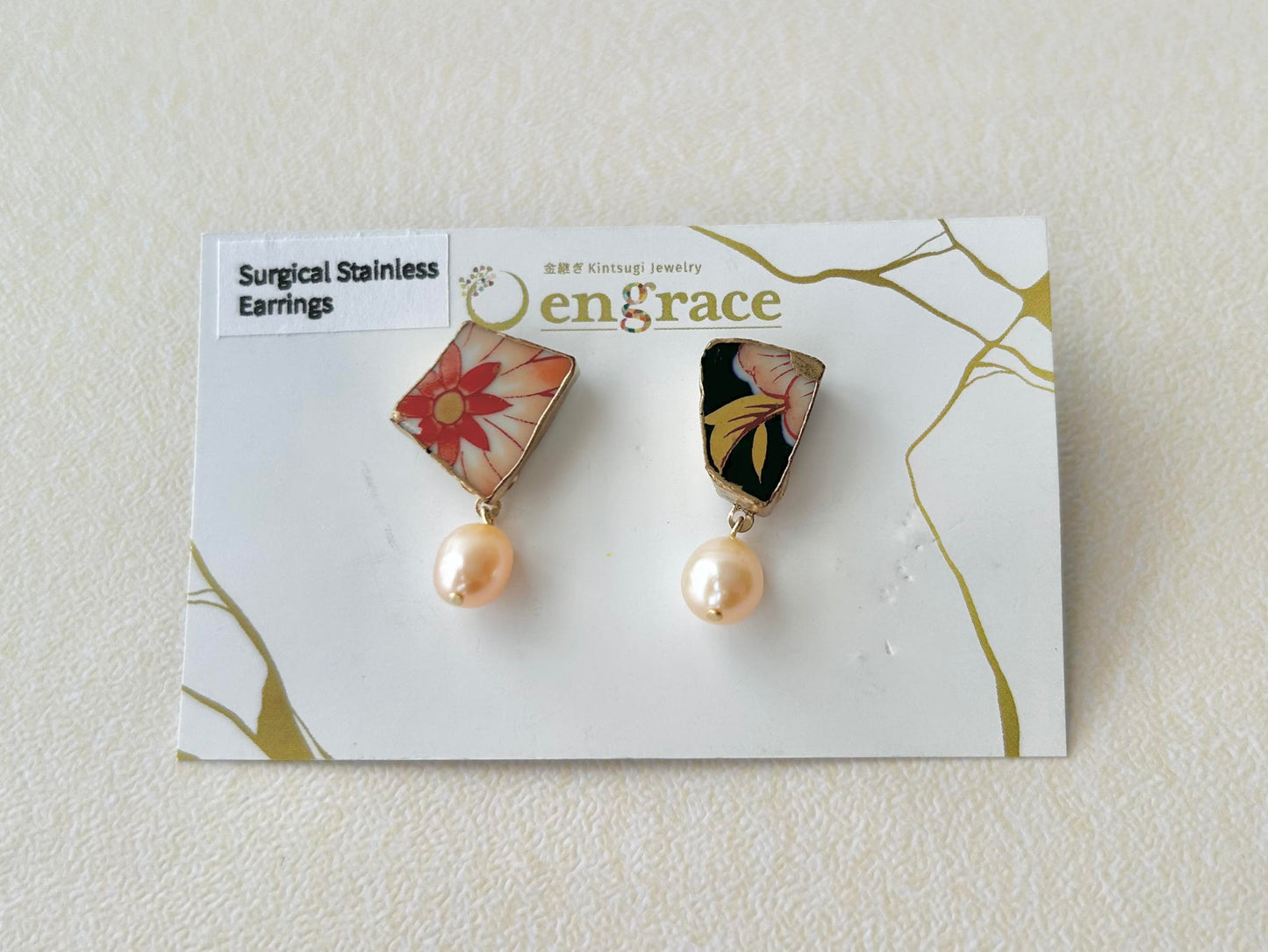 Imari Ware Kintsugi Titanium Earrings Gold Carnelian