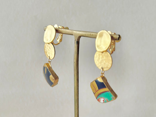 有田焼 金継ぎ ネジバネ式イヤリング 金色 リーフ柄 揺れる 伝統工芸 #242