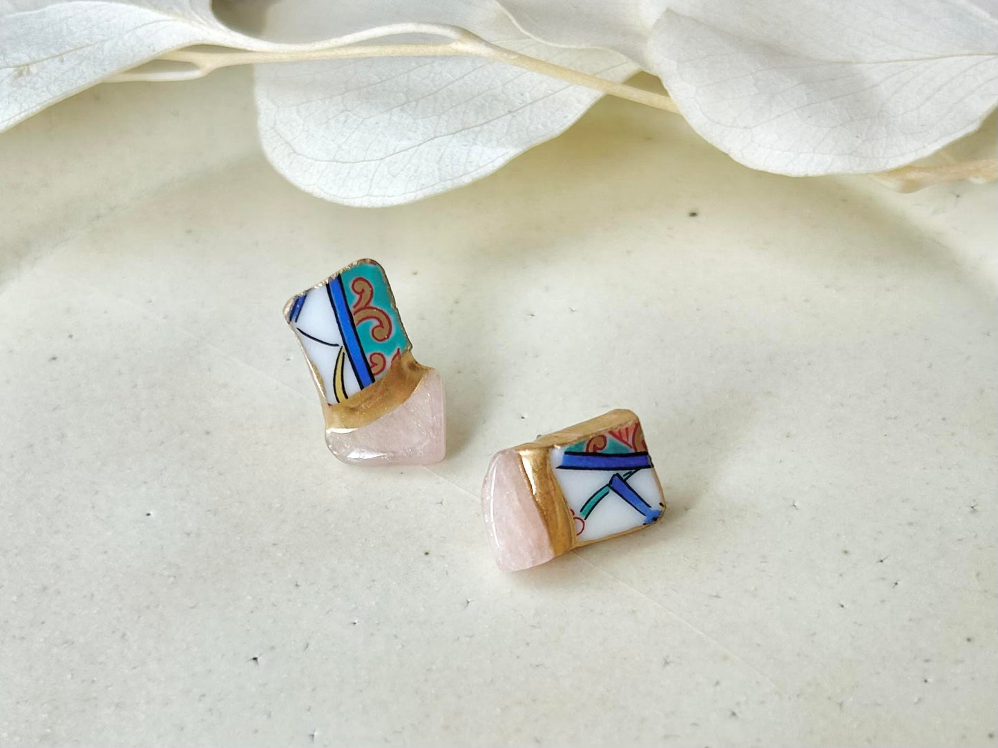 Imari Ware Kintsugi Titanium Earrings Gold Carnelian