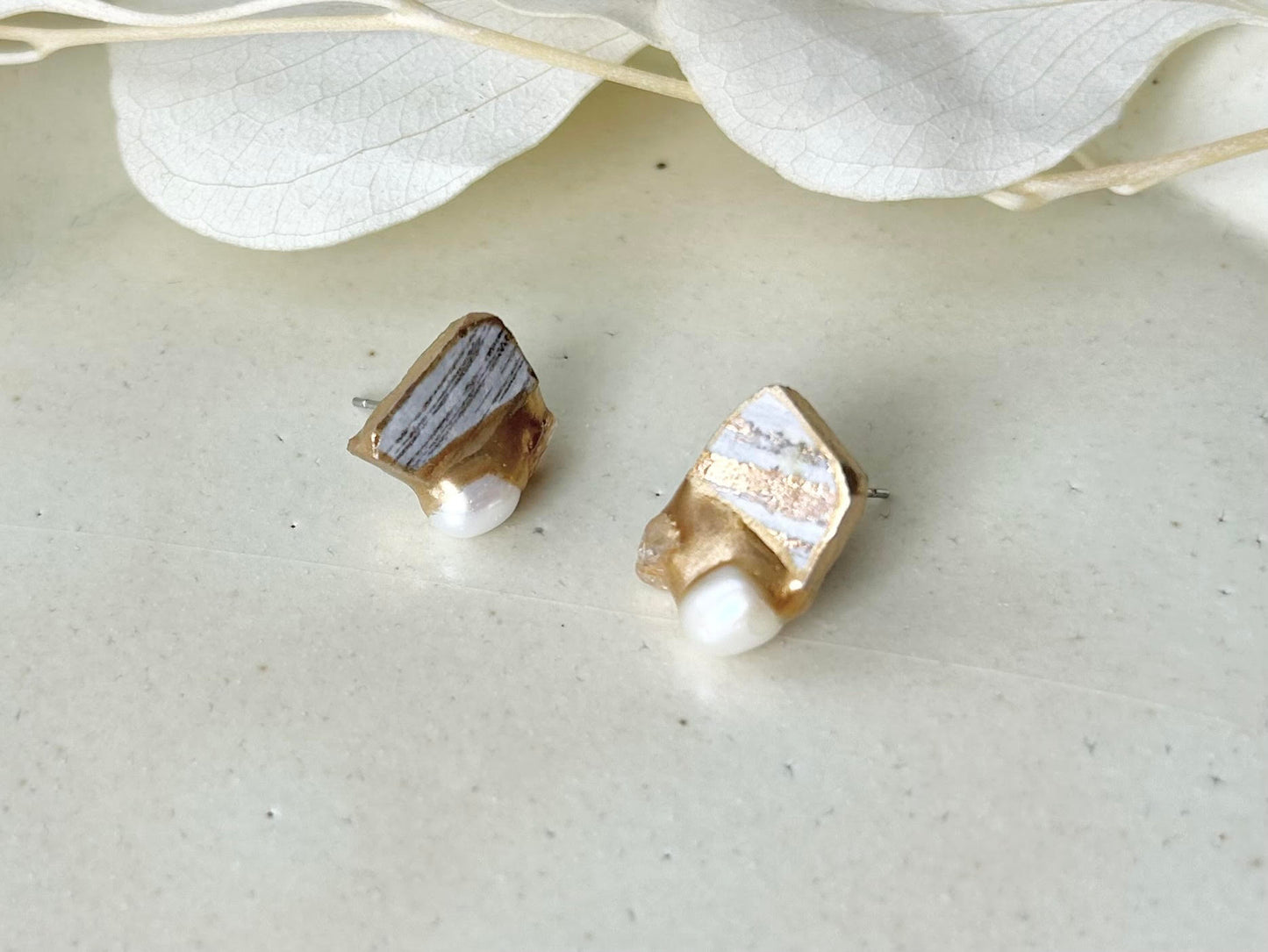 Imari Ware Kintsugi Titanium Earrings Gold Carnelian