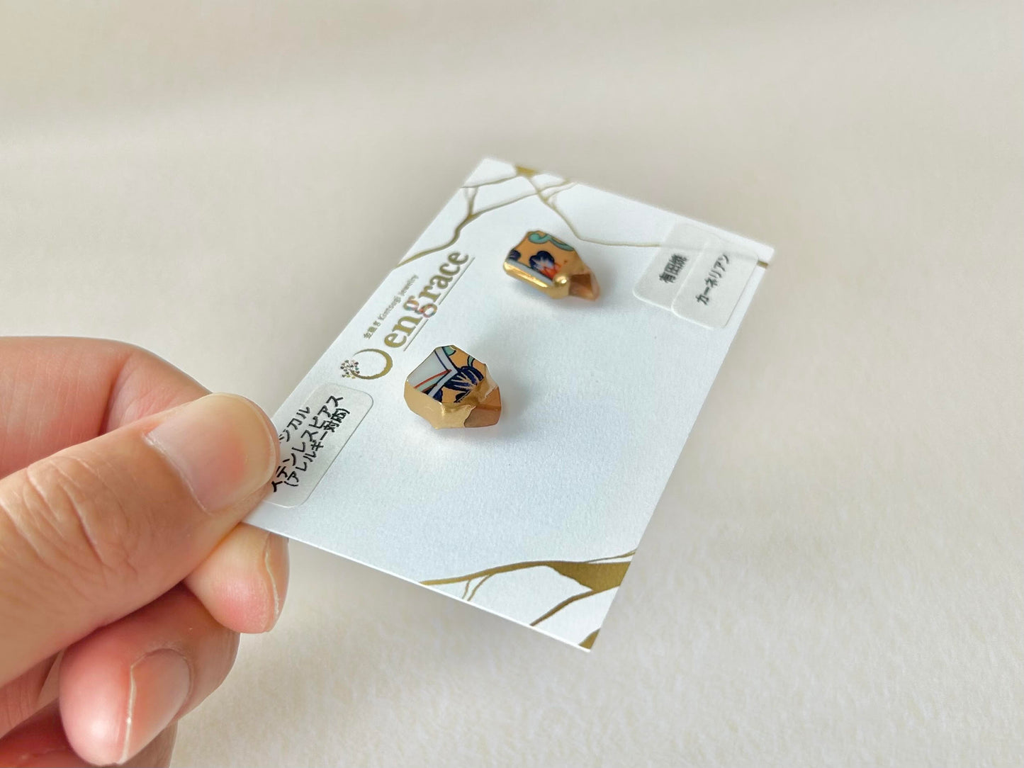 Imari Ware Kintsugi Titanium Earrings Gold Carnelian