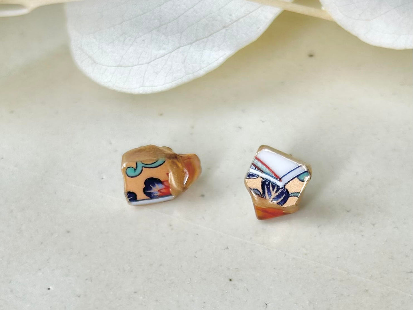 Imari Ware Kintsugi Titanium Earrings Gold Carnelian