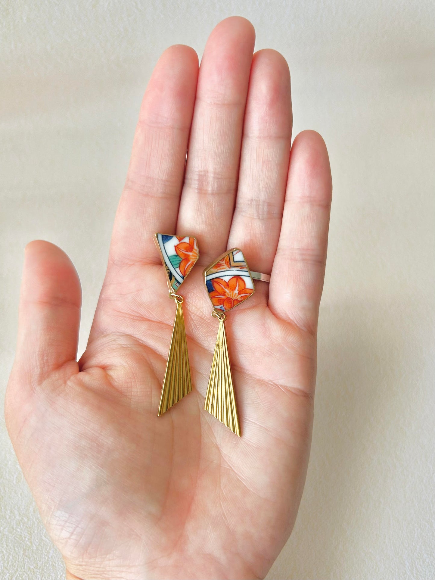 Imari Ware Kintsugi Titanium Earrings Gold Carnelian