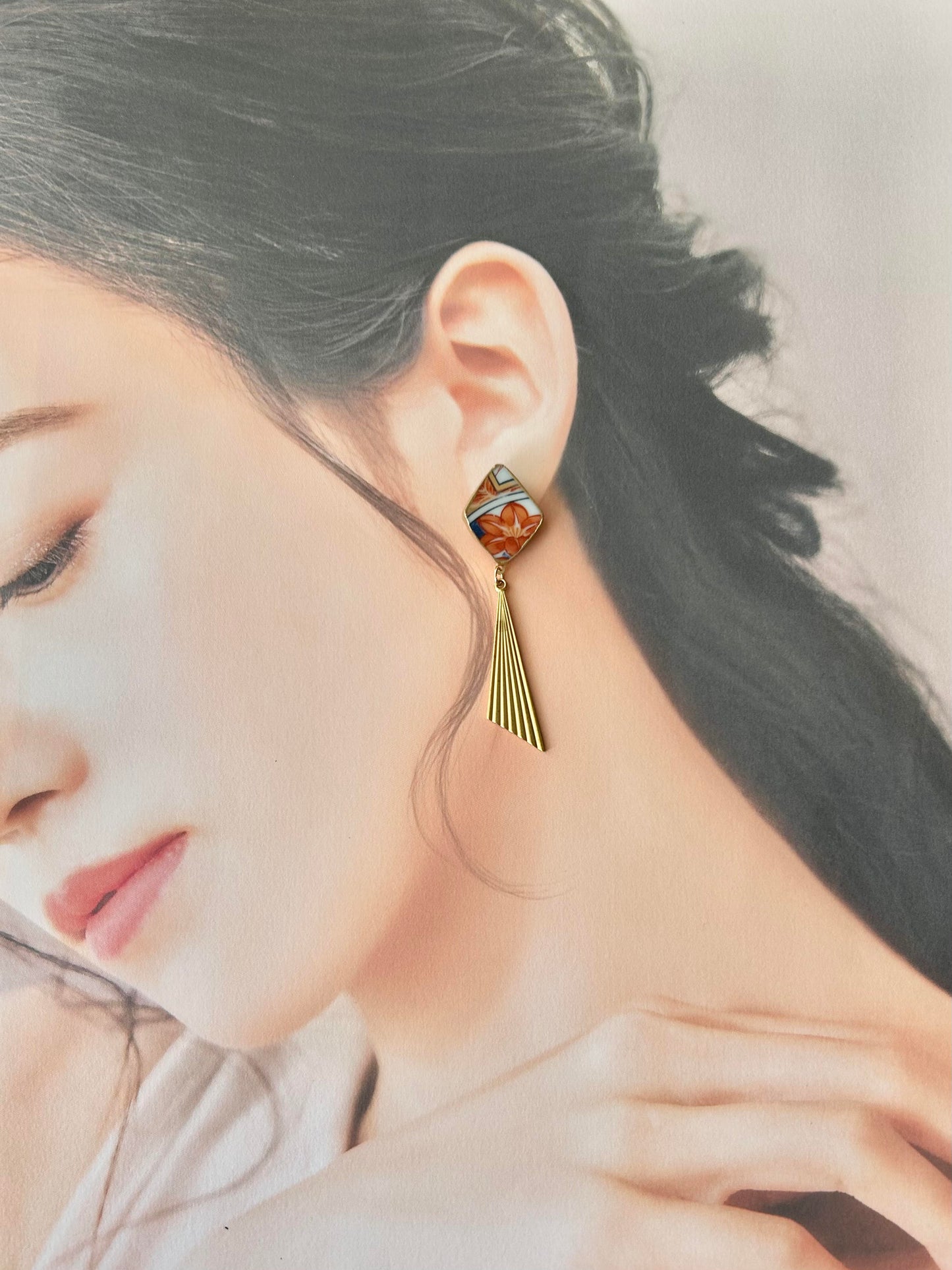 Imari Ware Kintsugi Titanium Earrings Gold Carnelian