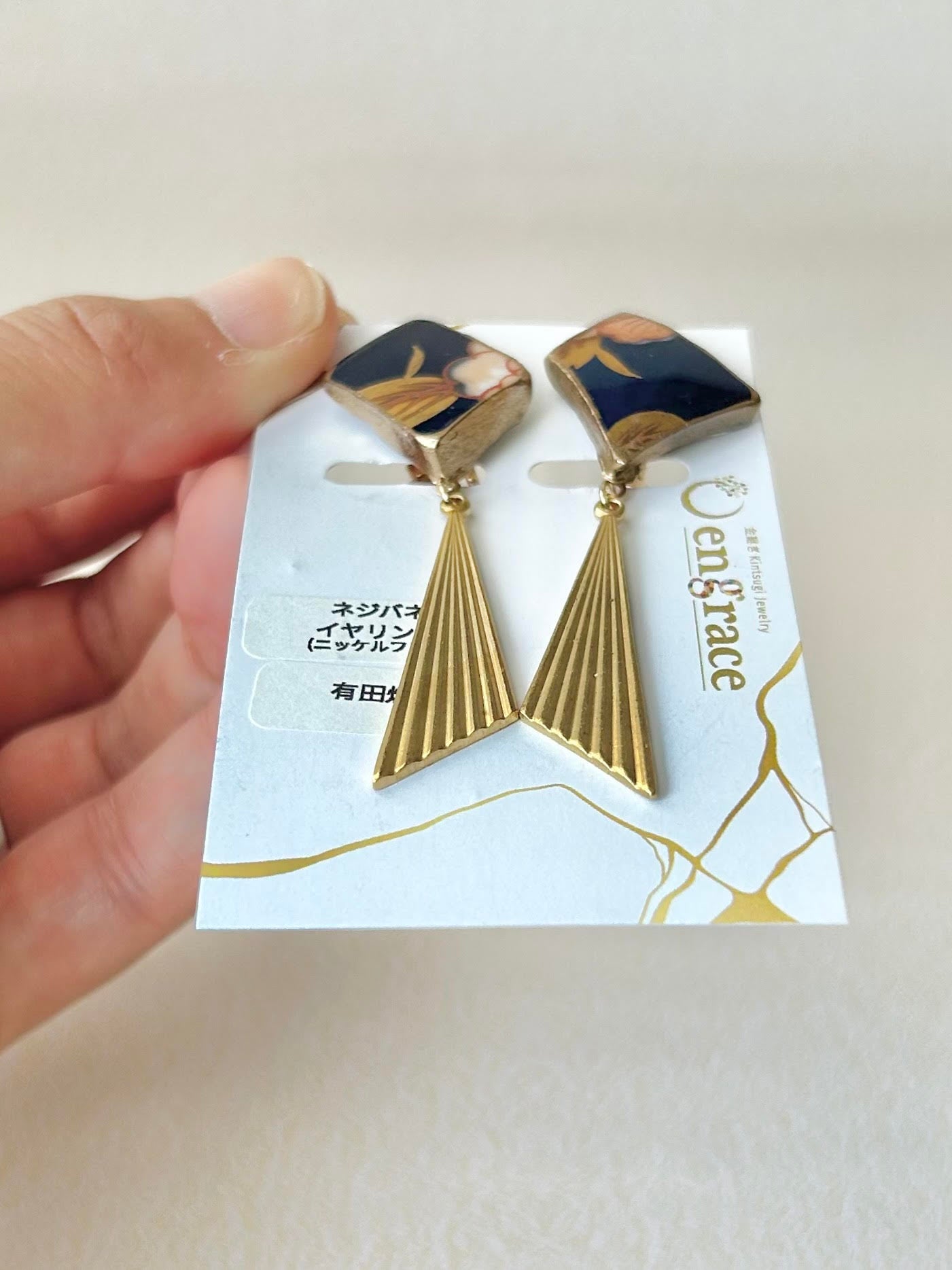有田焼 金継ぎ ネジバネ式イヤリング 金色 リーフ柄 花柄 揺れる 伝統工芸 #257