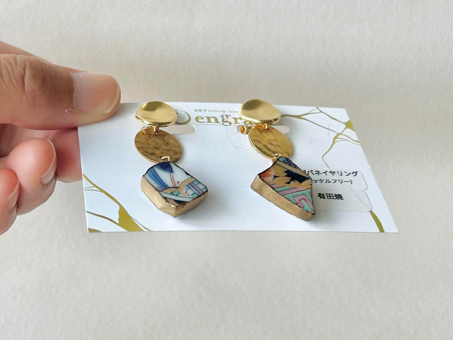 Imari Ware Kintsugi Titanium Earrings Gold Carnelian