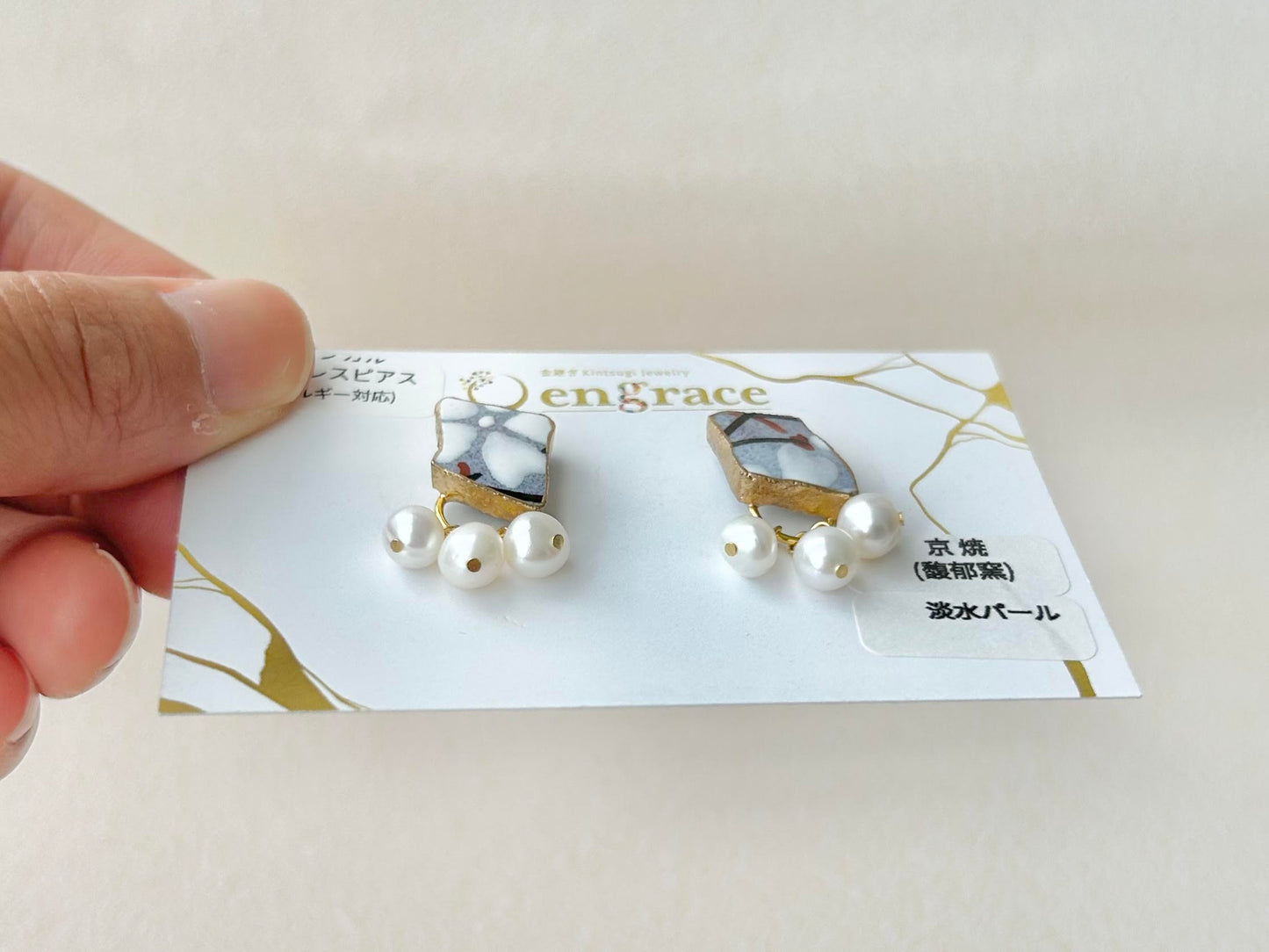 Imari Ware Kintsugi Titanium Earrings Gold Carnelian