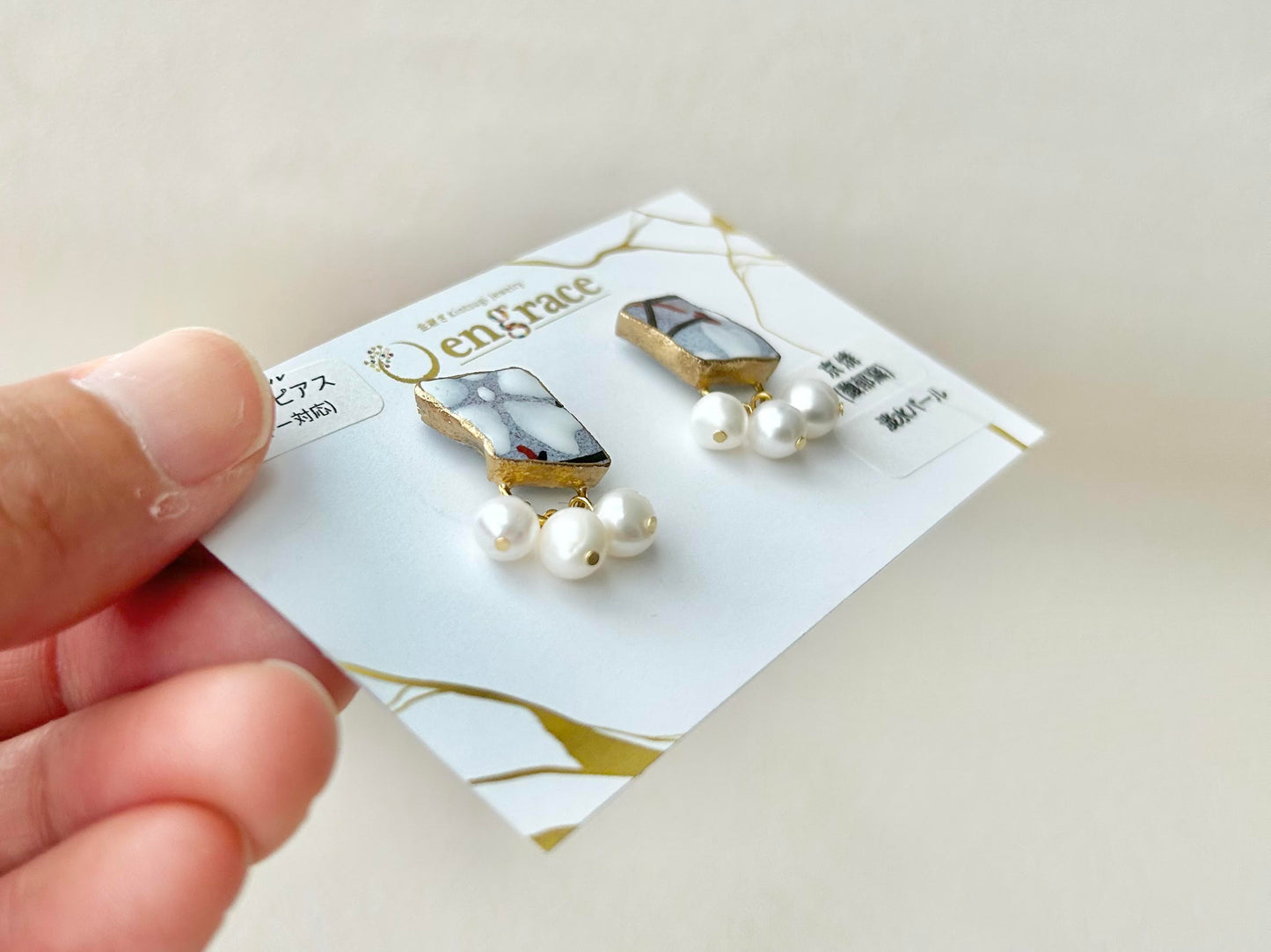 Imari Ware Kintsugi Titanium Earrings Gold Carnelian