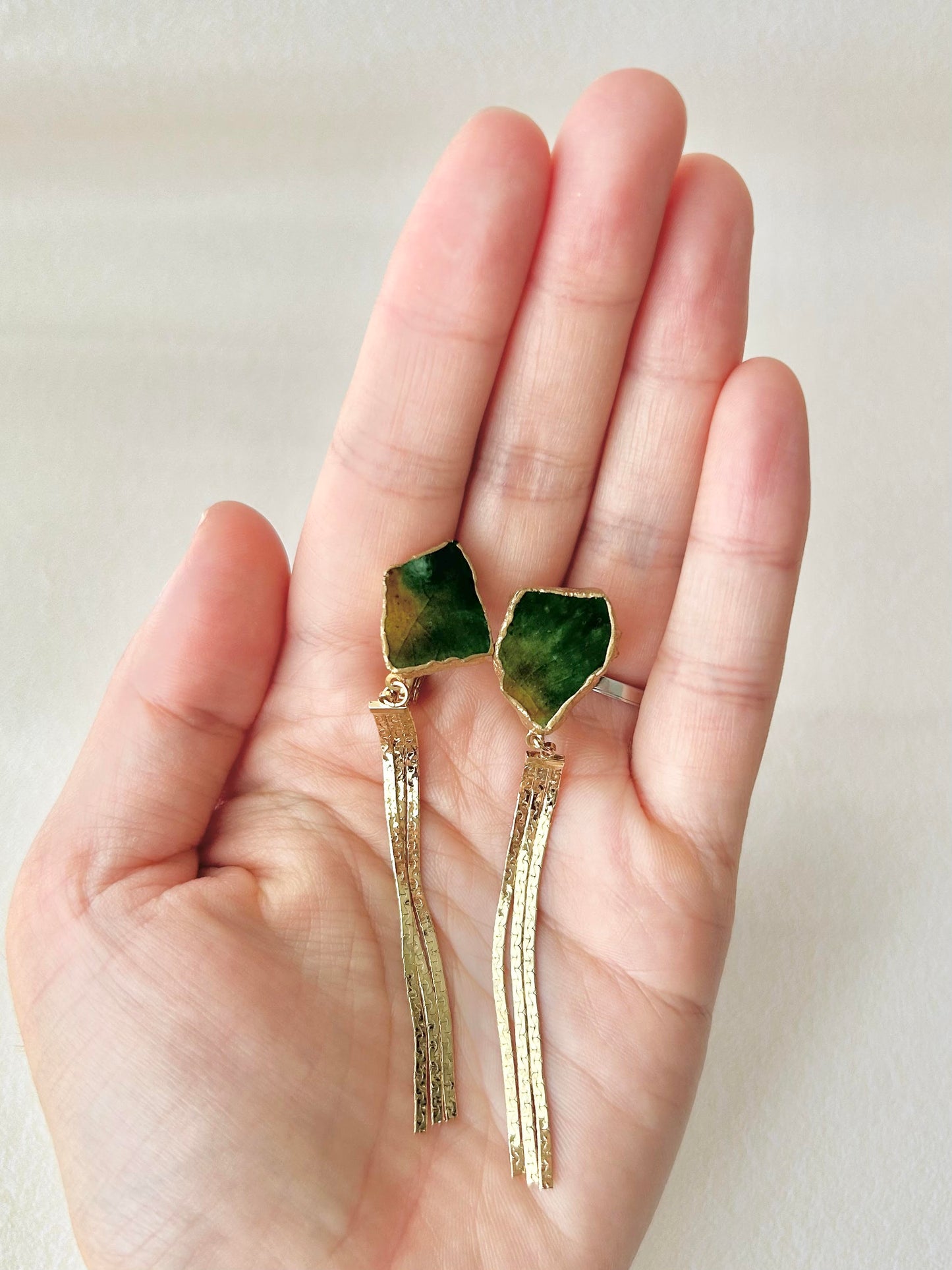 織部焼 金継ぎ ネジバネ式イヤリング 深い緑 スイングチェーン 揺れる 伝統工芸 #262