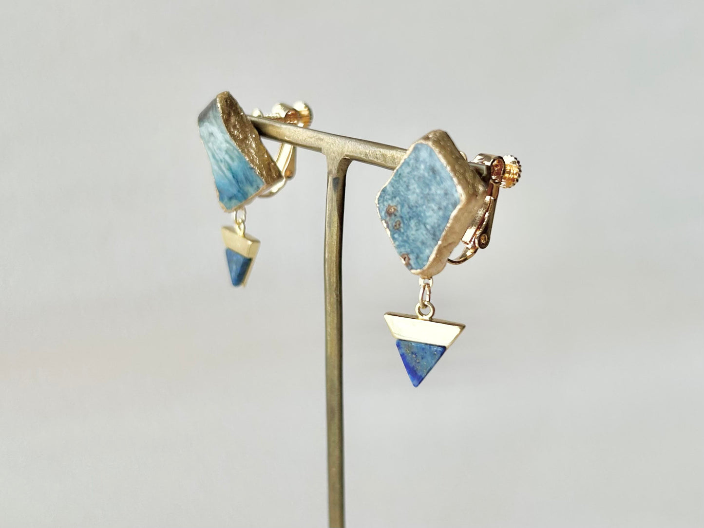Imari Ware Kintsugi Titanium Earrings Gold Carnelian