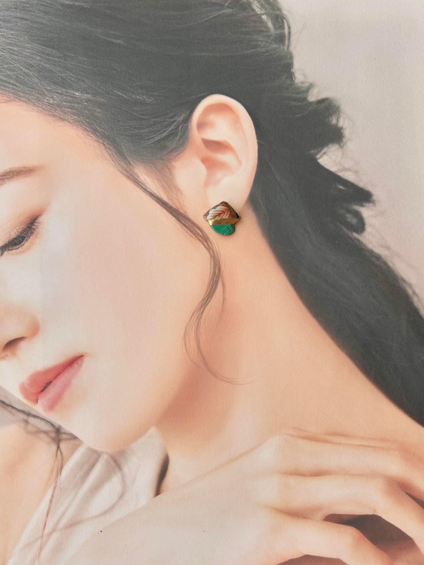 Imari Ware Kintsugi Titanium Earrings Gold Carnelian