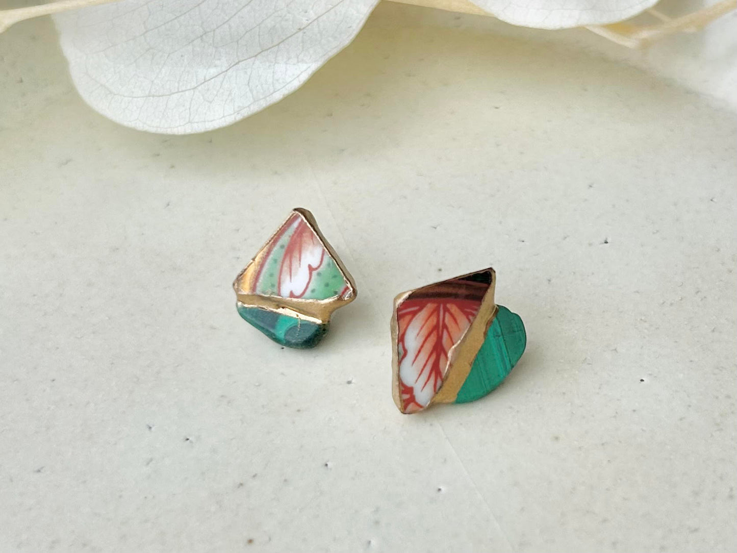 Imari Ware Kintsugi Titanium Earrings Gold Carnelian