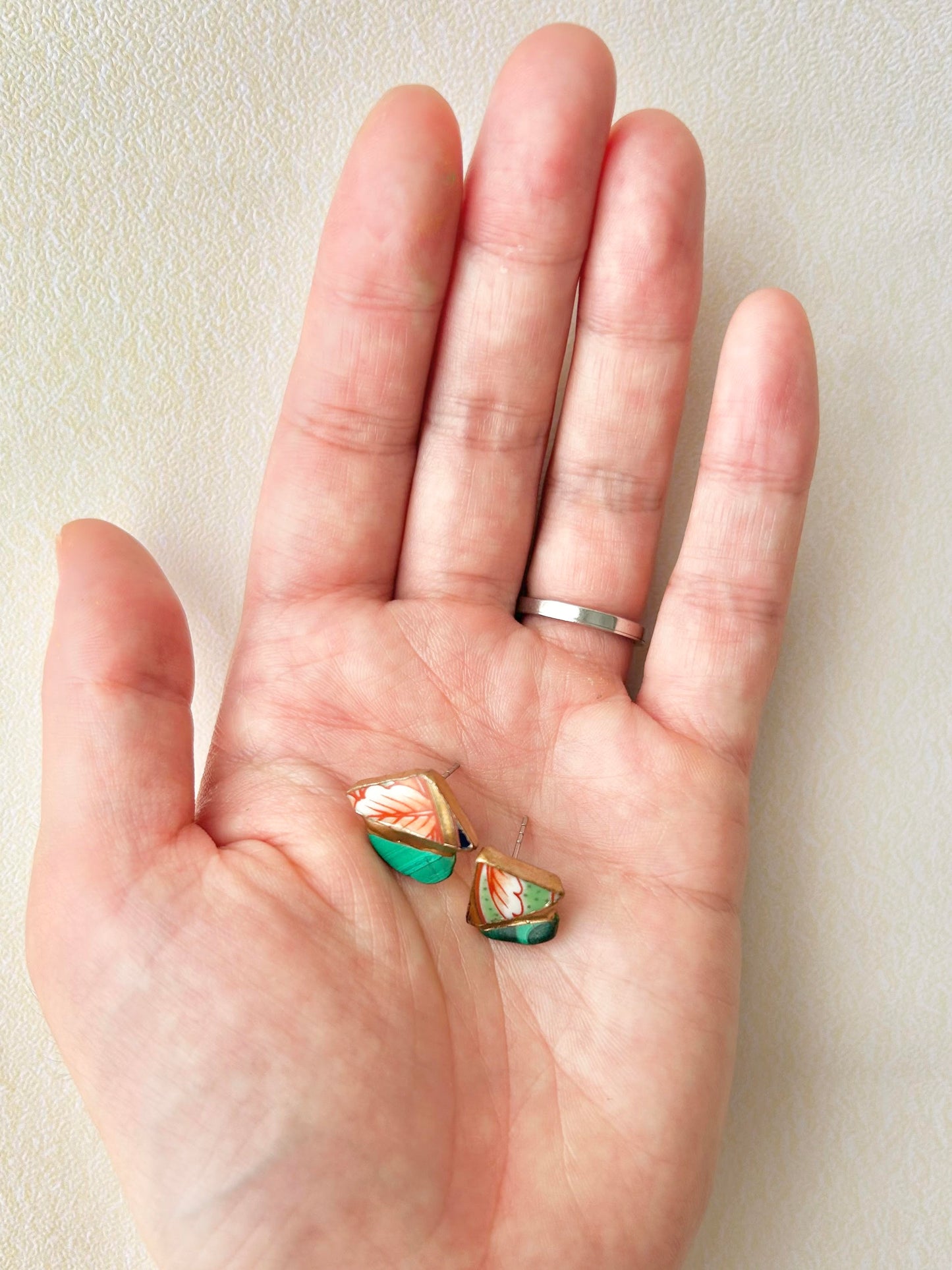 Imari Ware Kintsugi Titanium Earrings Gold Carnelian