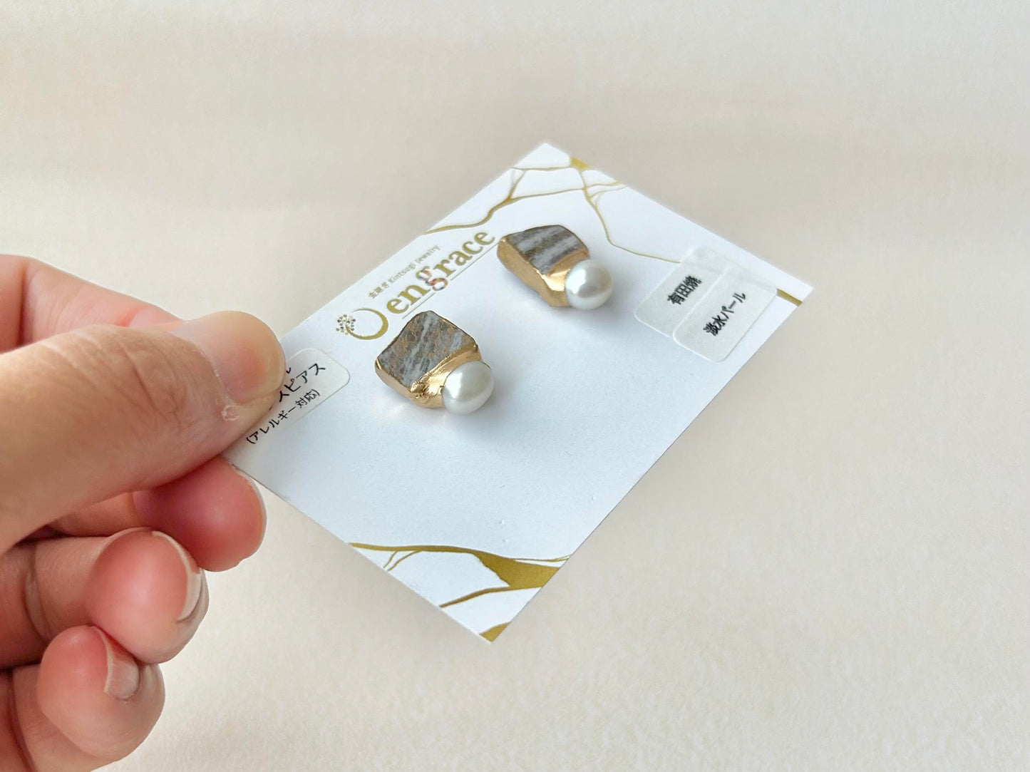 Imari Ware Kintsugi Titanium Earrings Gold Carnelian