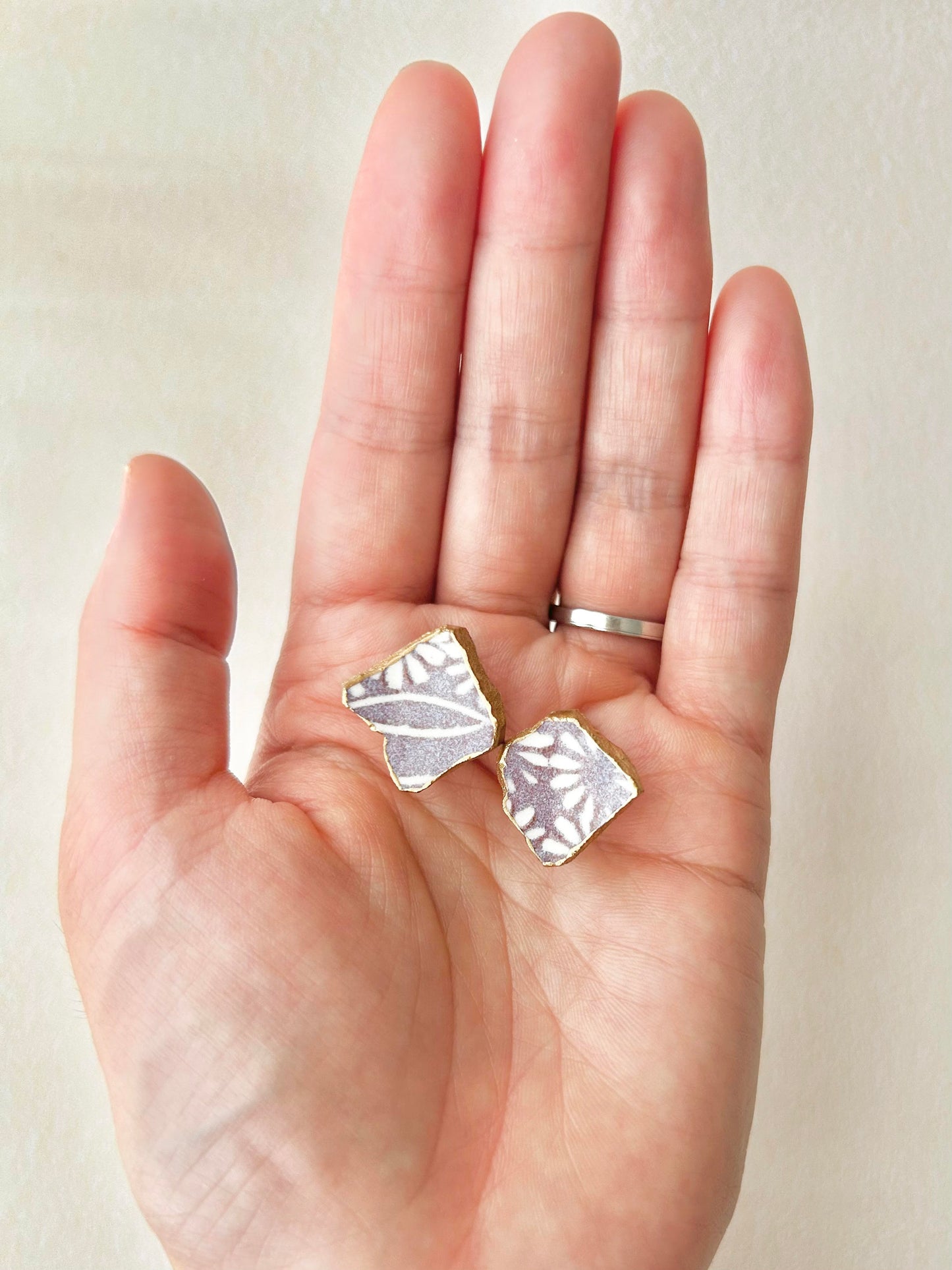 Imari Ware Kintsugi Titanium Earrings Gold Carnelian