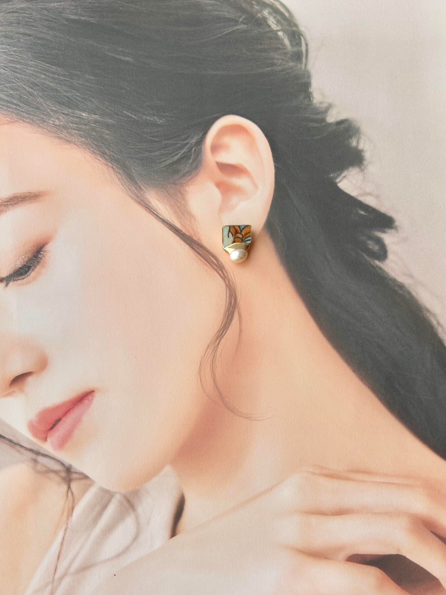 Imari Ware Kintsugi Titanium Earrings Gold Carnelian