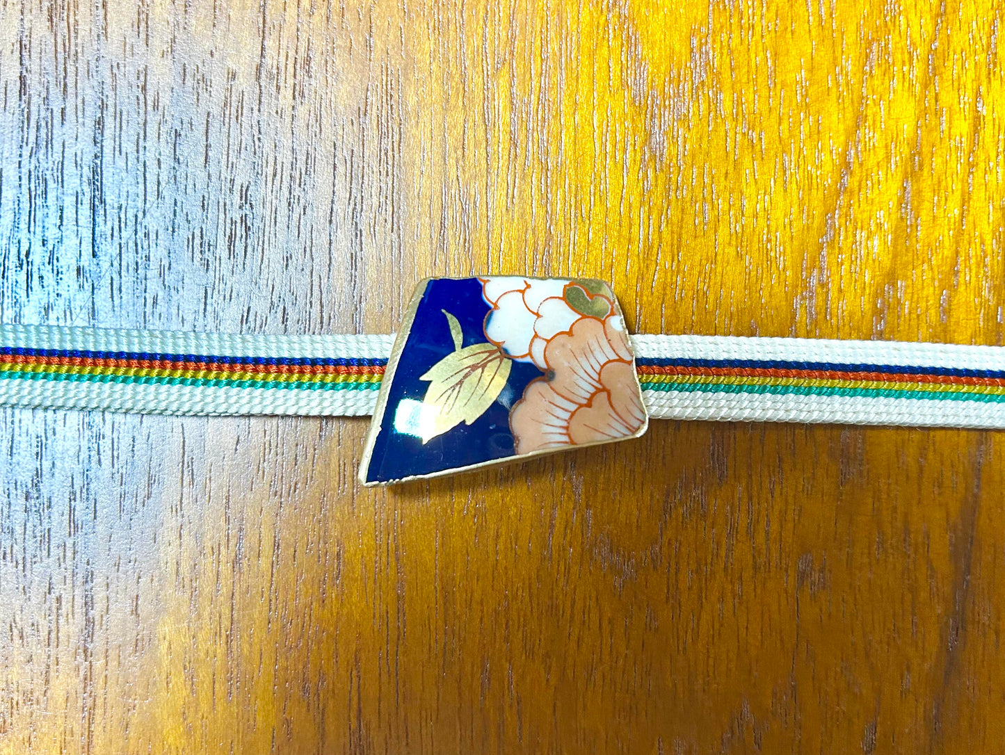 Imari Ware Kintsugi Titanium Earrings Gold Carnelian