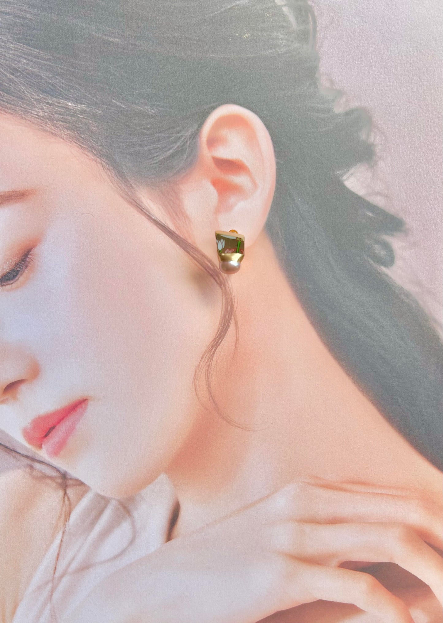 Imari Ware Kintsugi Titanium Earrings Gold Carnelian